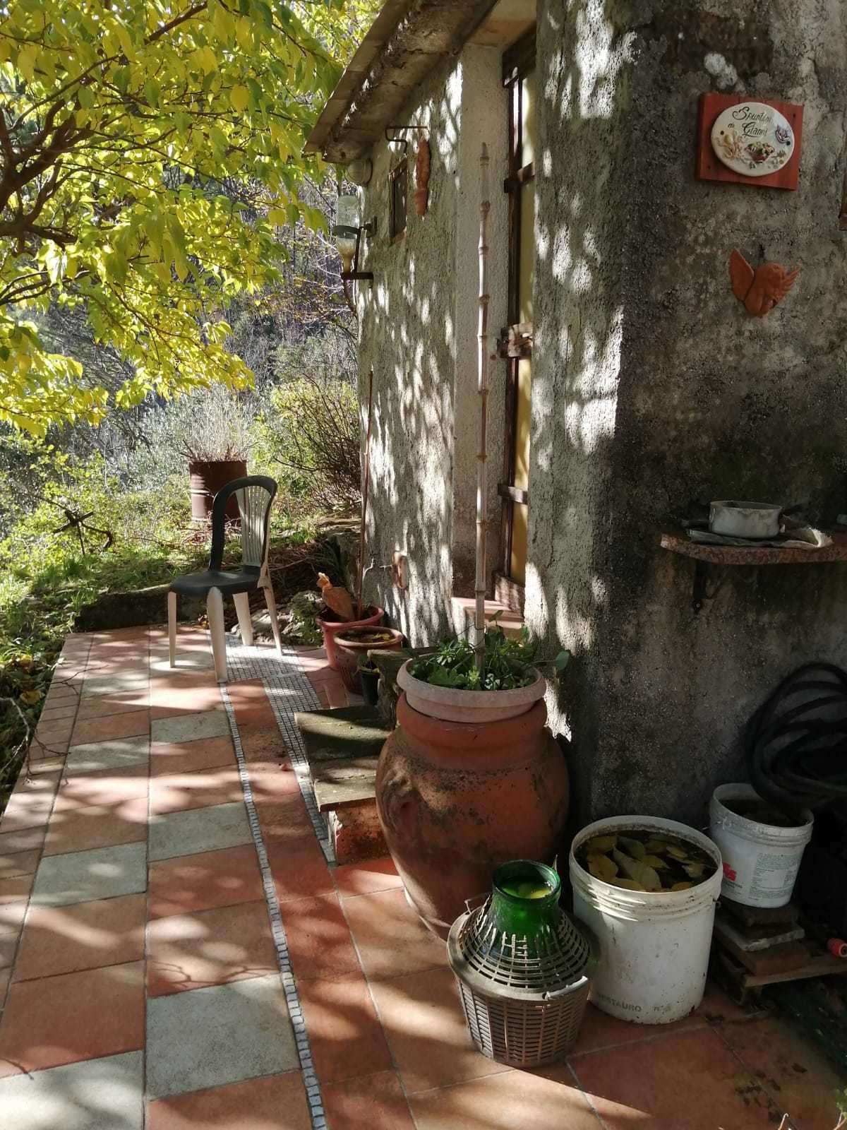 Immagine 26 di Porzione di casa in vendita  a Seravezza