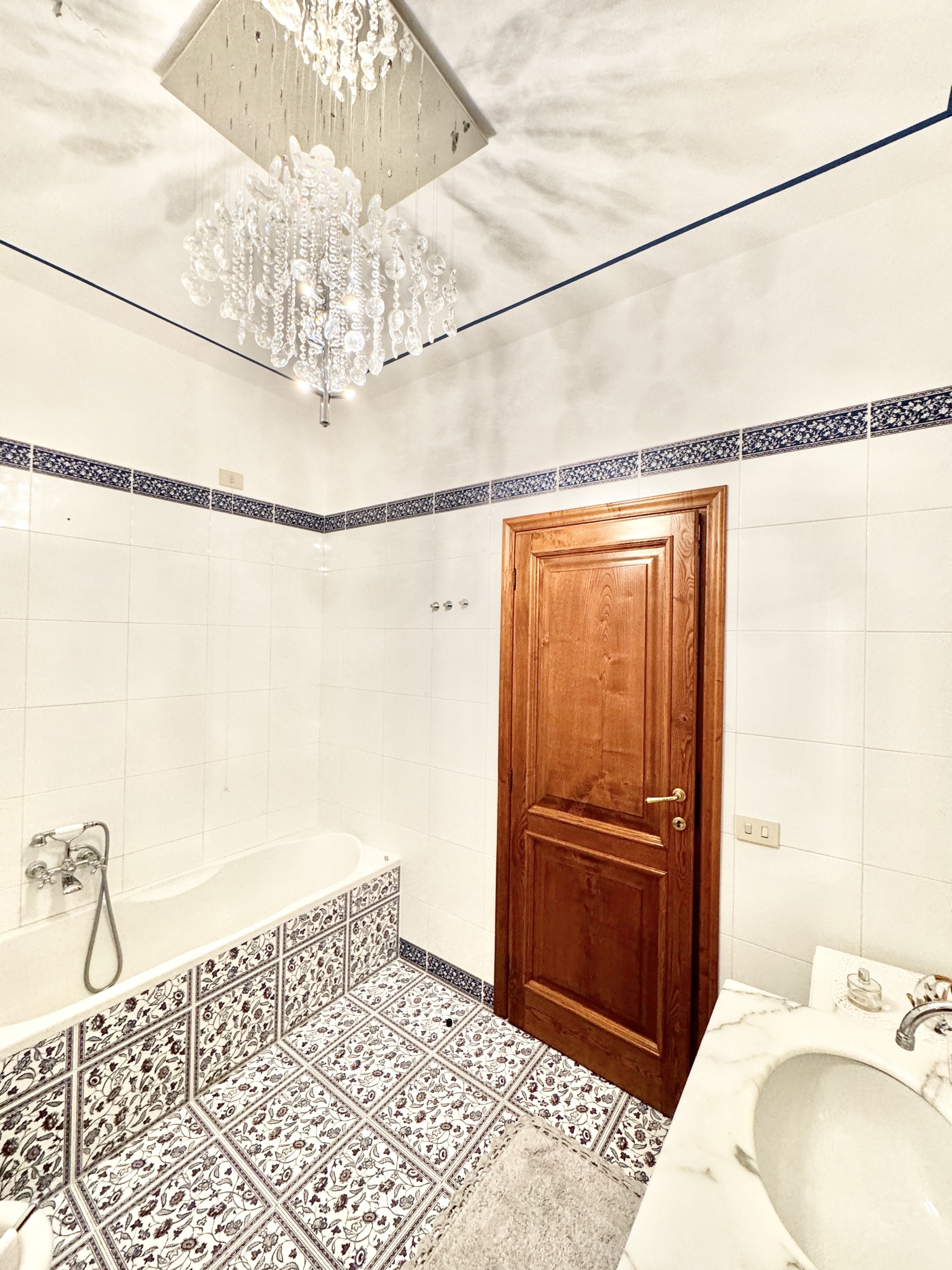 Immagine 36 di Villa in affitto  a Pietrasanta