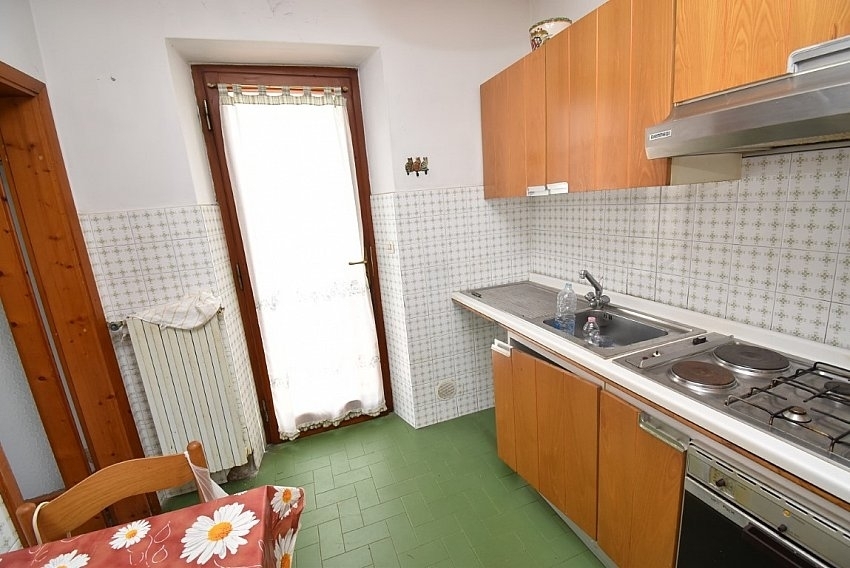 Immagine 10 di Porzione di casa in vendita  a Seravezza