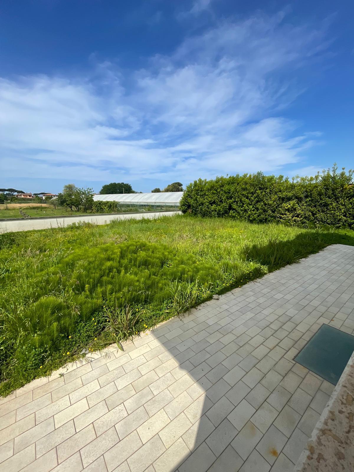 Immagine 47 di Villa in vendita  a Camaiore