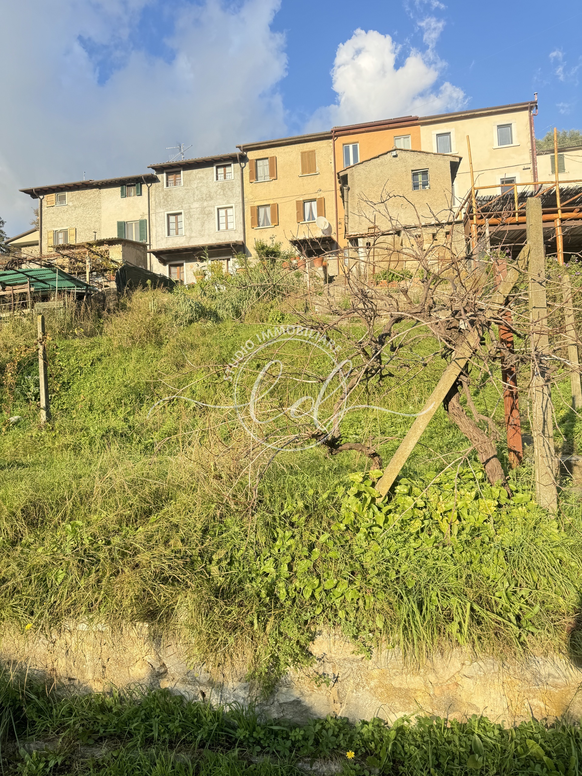 Immagine 1 di Porzione di casa in vendita  a Pietrasanta