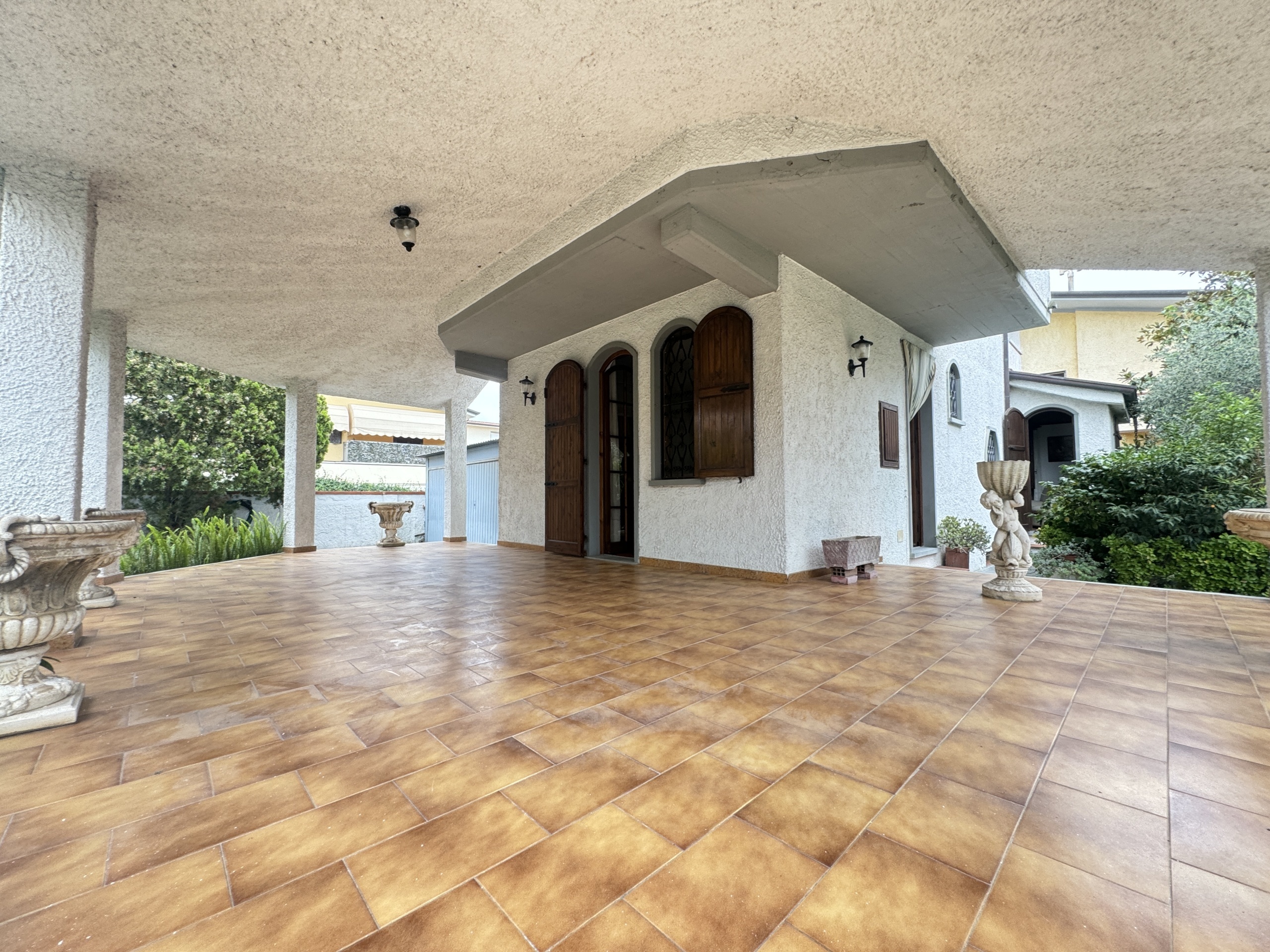 Immagine 4 di Casa indipendente in vendita  a Viareggio