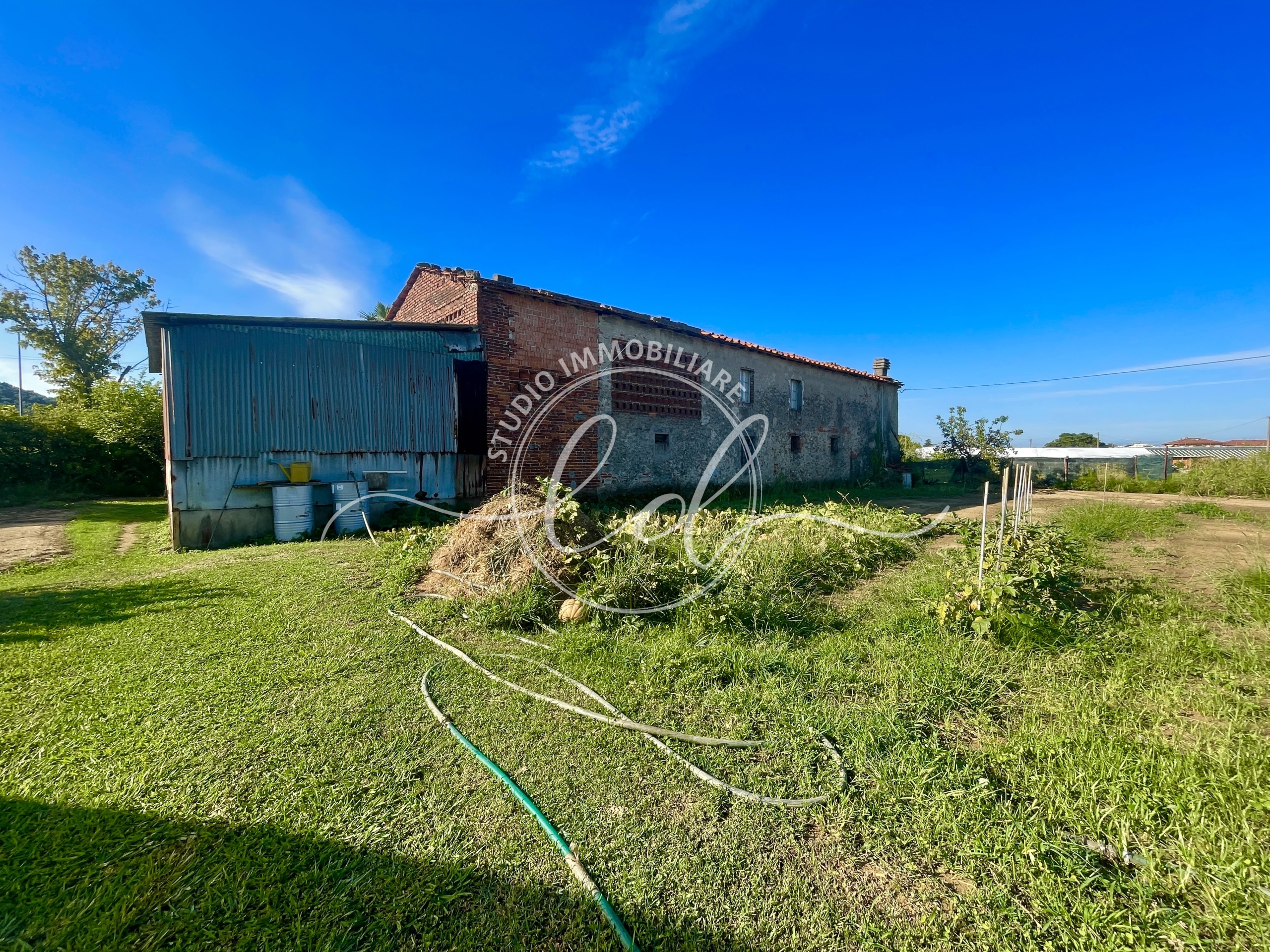 Immagine 4 di Rustico / casale in vendita  a Camaiore