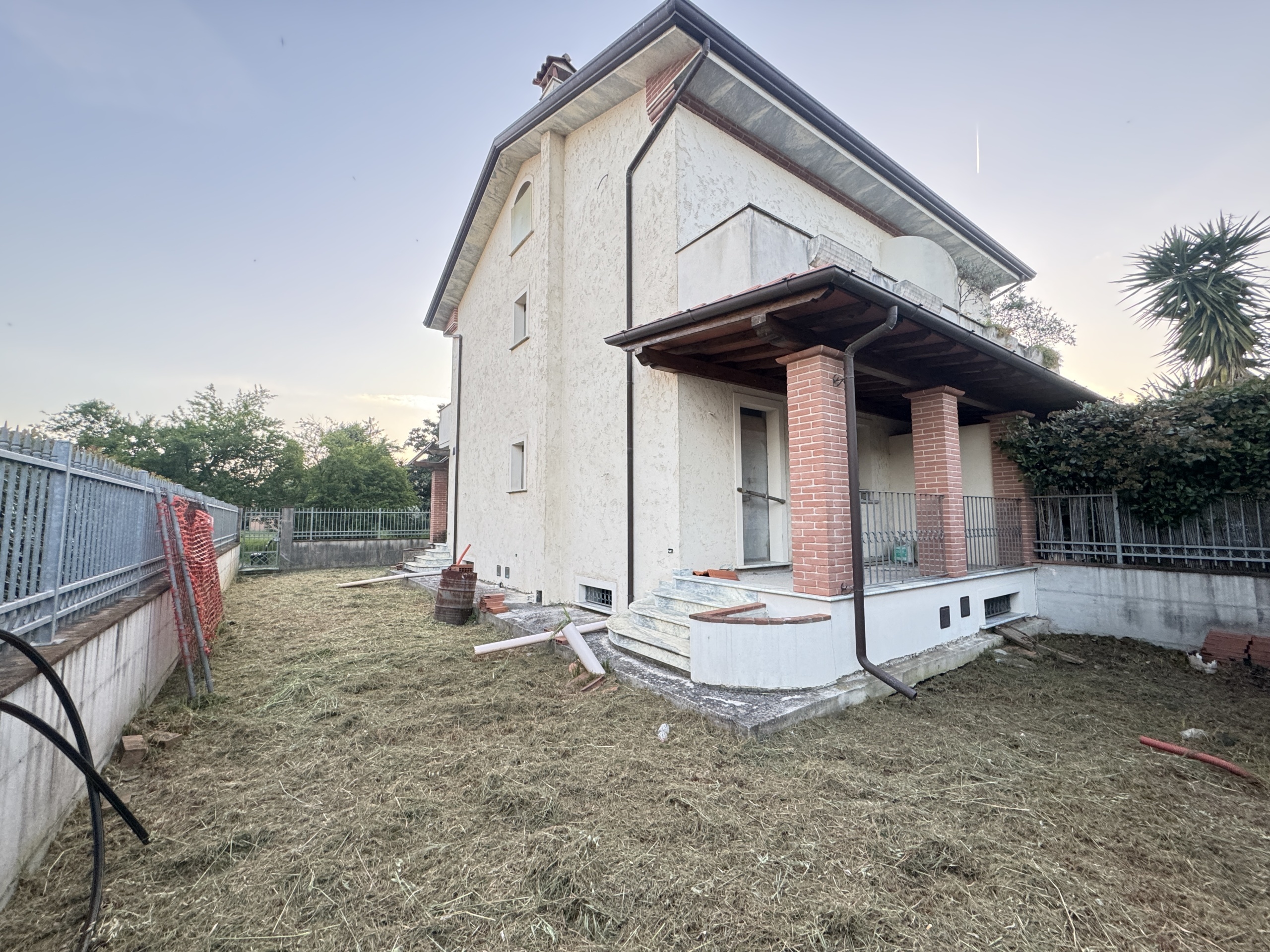 Immagine 4 di Porzione di casa in vendita  a Seravezza