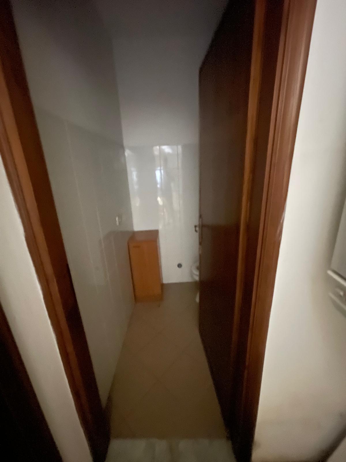 Immagine 7 di Capannone industriale in affitto  a Camaiore