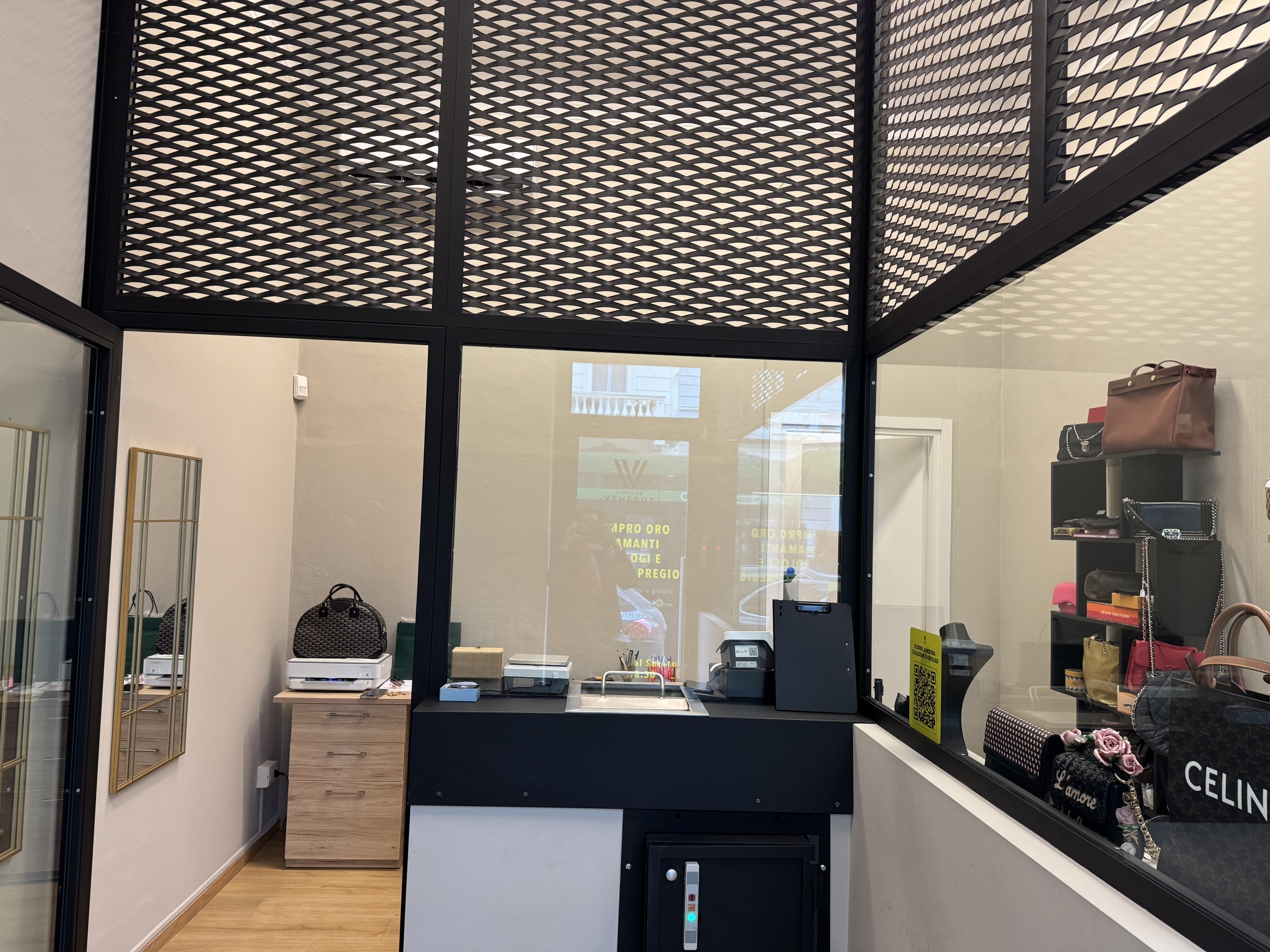 Immagine 9 di Attività commerciale in vendita  in via Plinio 12 a Milano