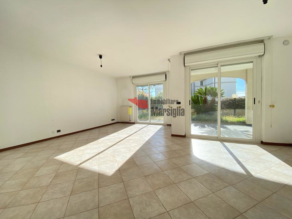 Immagine 10 di Quadrilocale in vendita  in Strada Solaro 88 a San Remo