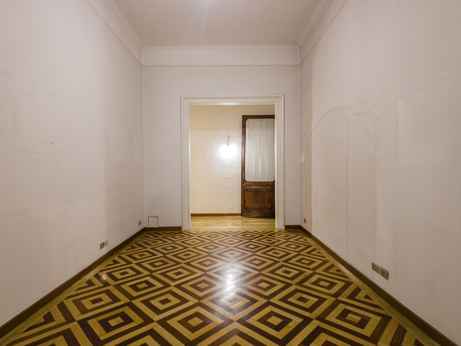 Immagine 8 di Pentalocale in vendita  in Corso Re Umberto a Torino