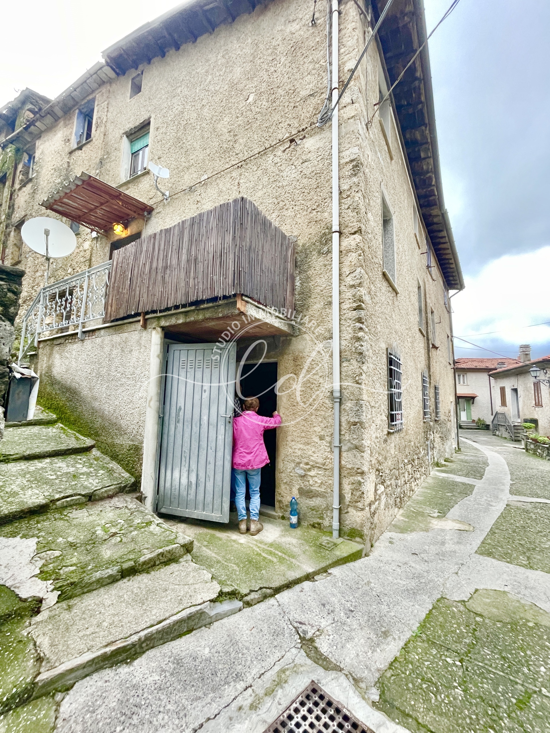 Immagine 27 di Porzione di casa in vendita  a Stazzema