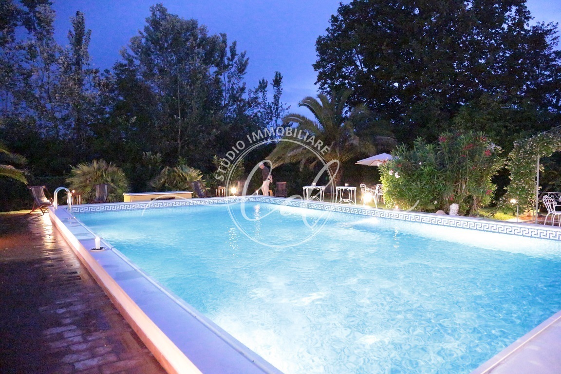 Immagine 3 di Casa indipendente in affitto  a Forte Dei Marmi