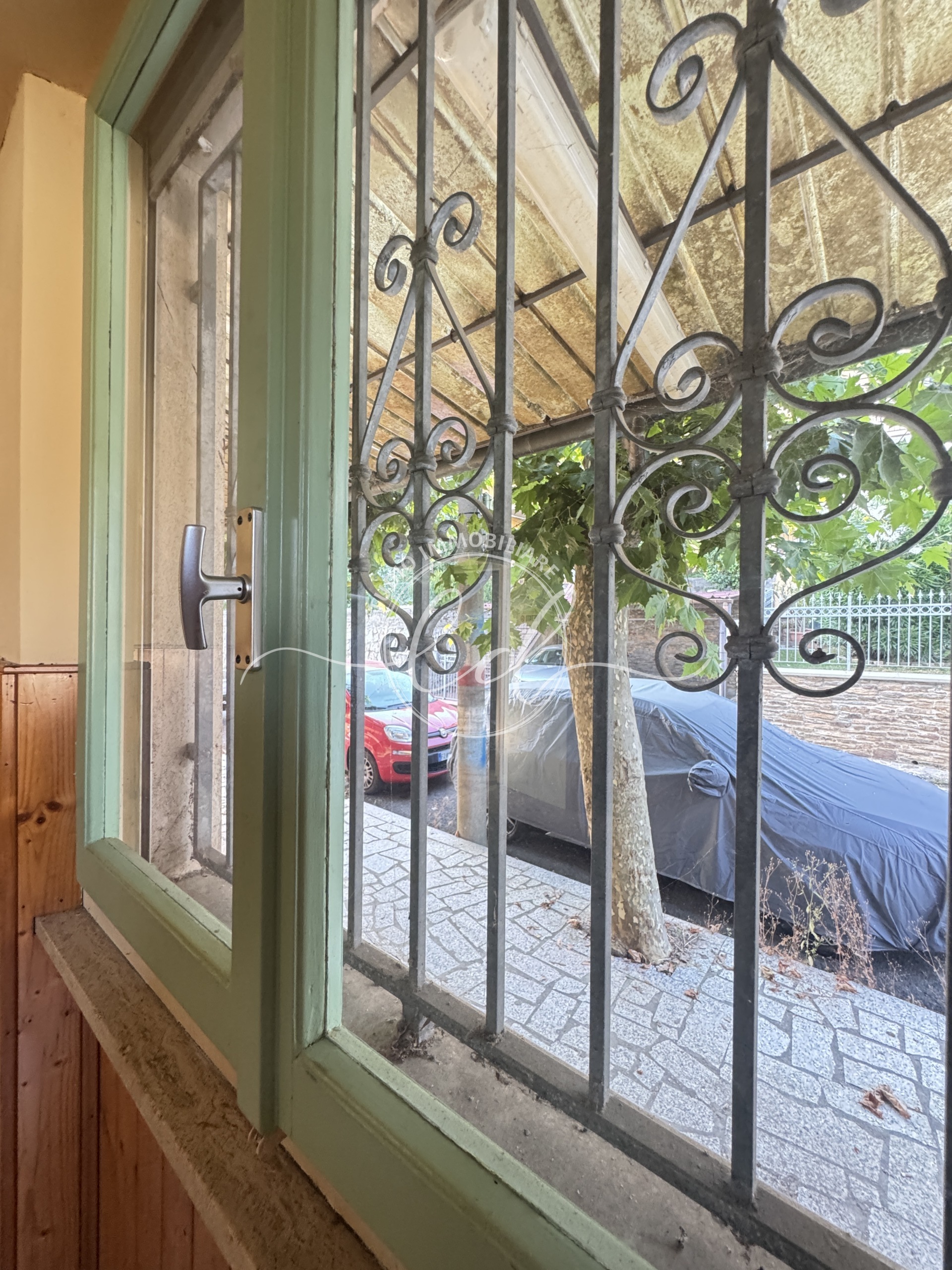 Immagine 25 di Locale commerciale in vendita  a Montignoso