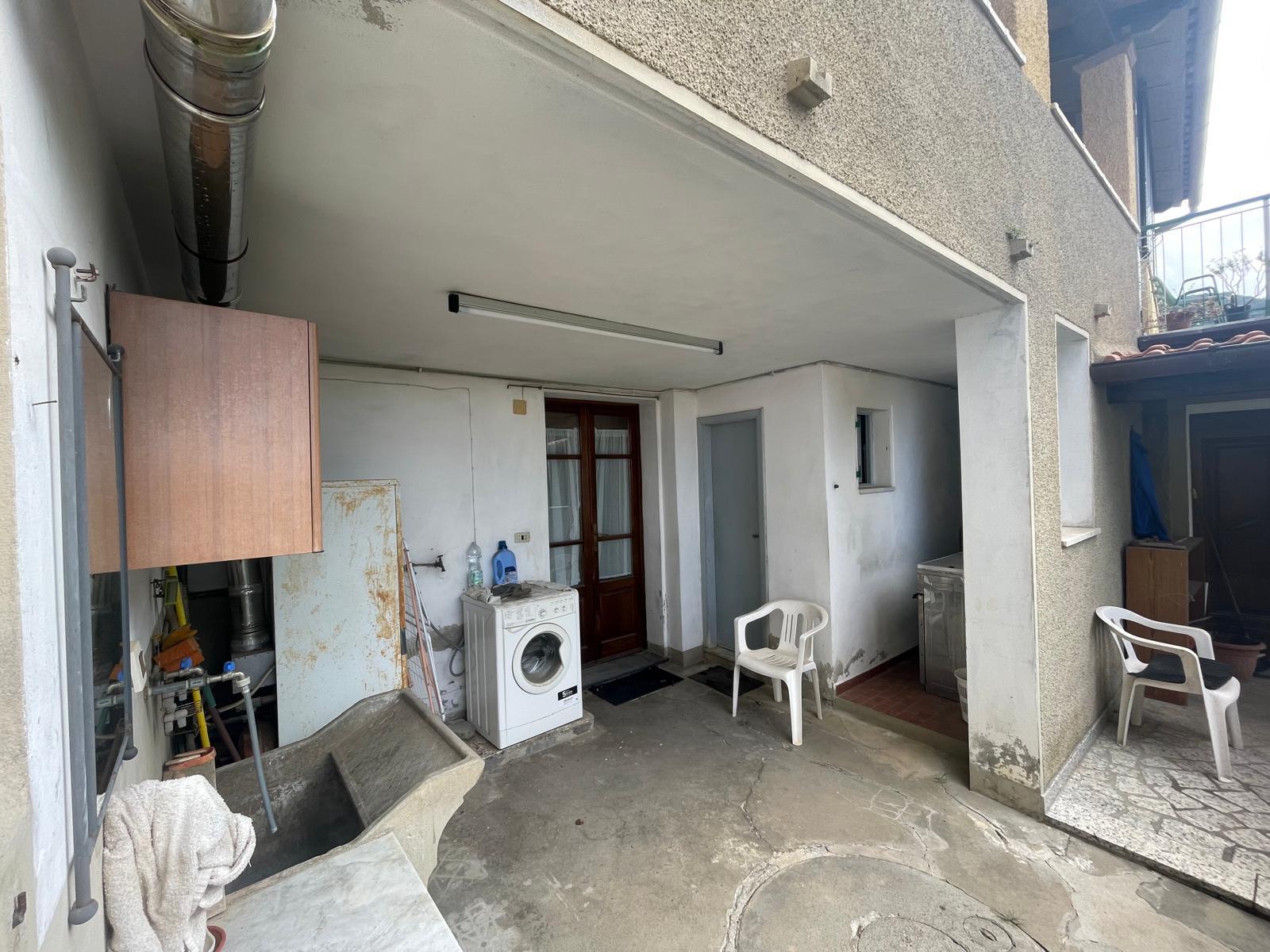 Immagine 3 di Porzione di casa in vendita  a Pietrasanta