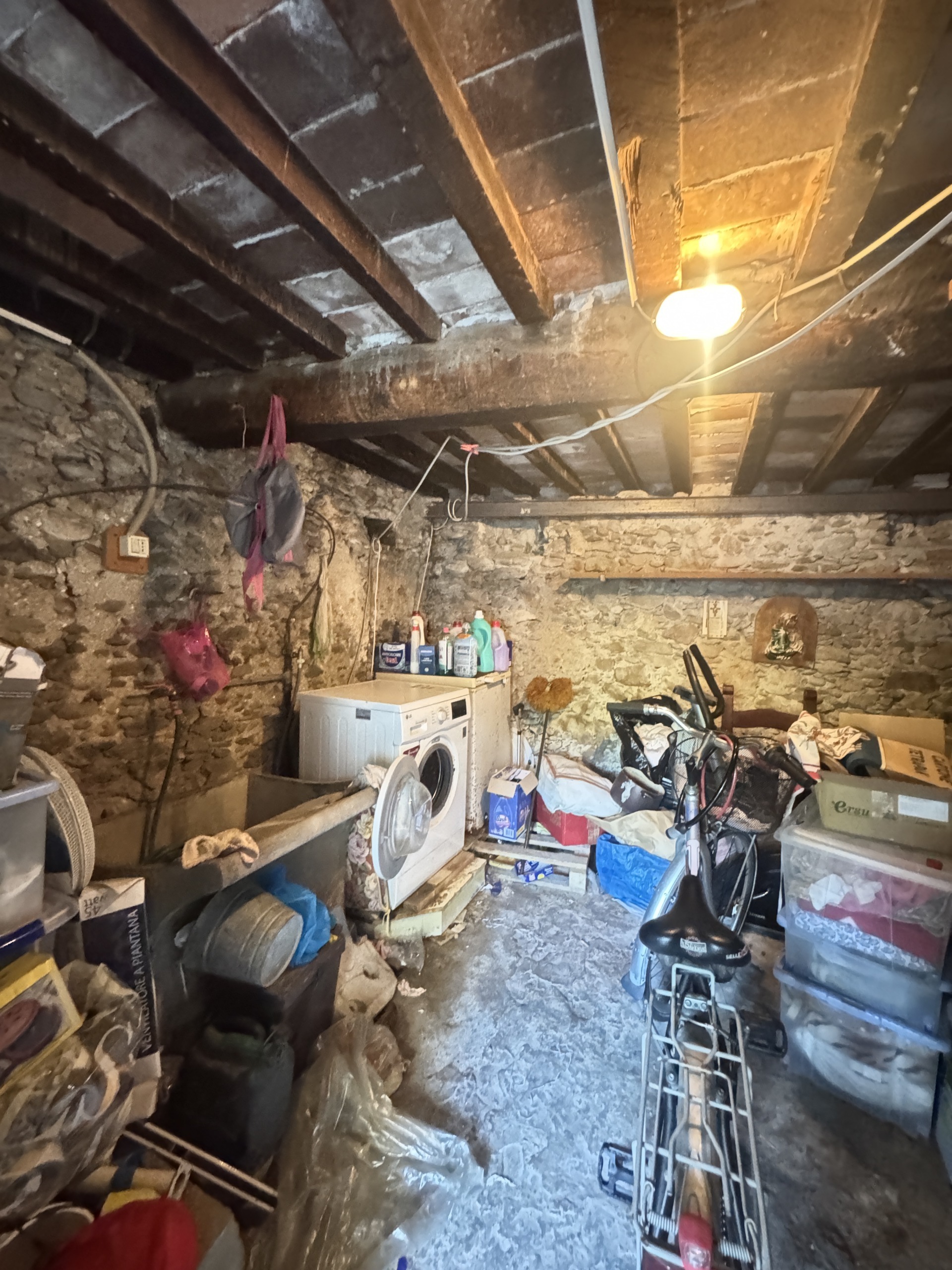 Immagine 14 di Porzione di casa in vendita  a Seravezza