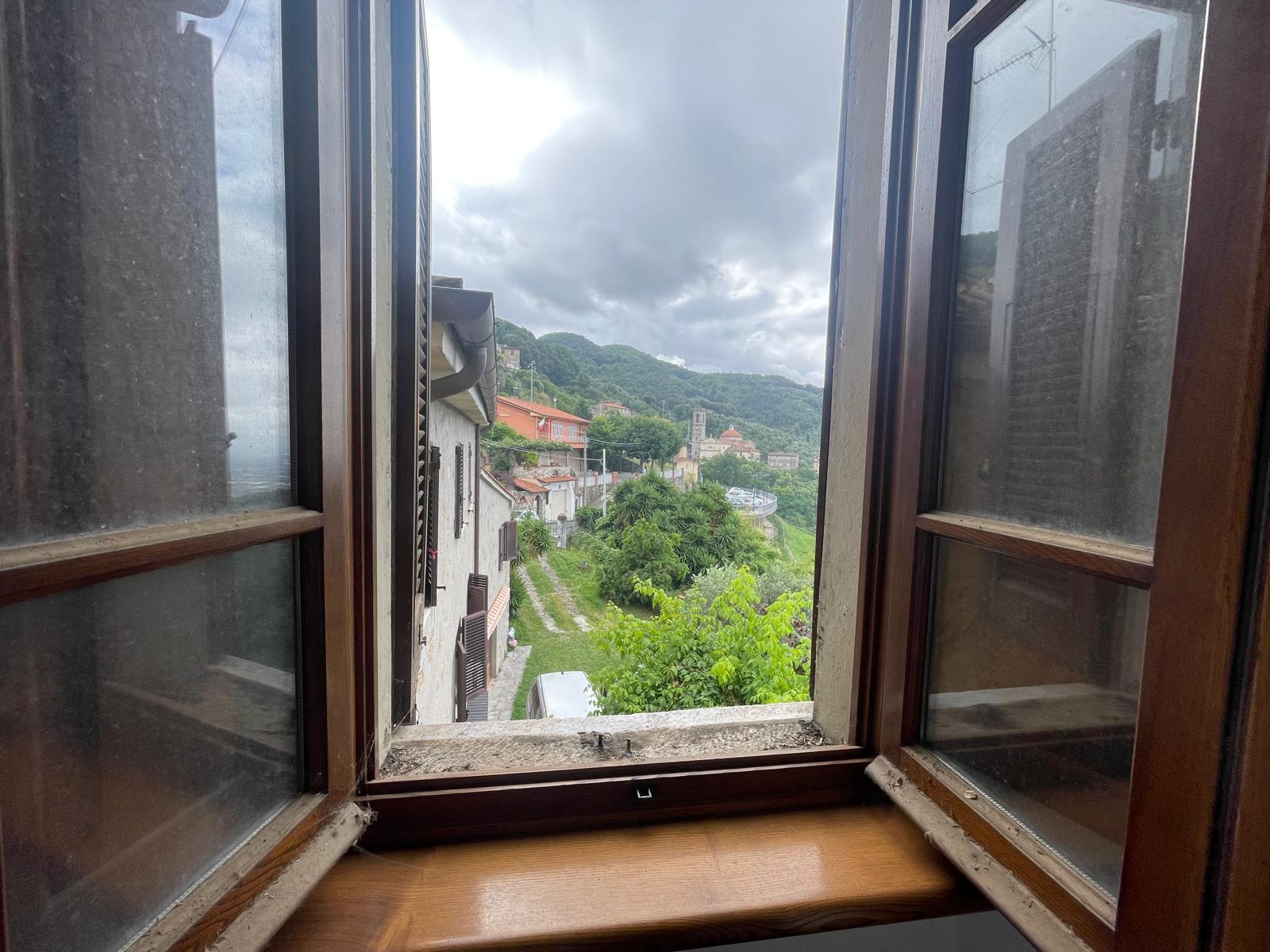 Immagine 55 di Porzione di casa in vendita  a Pietrasanta