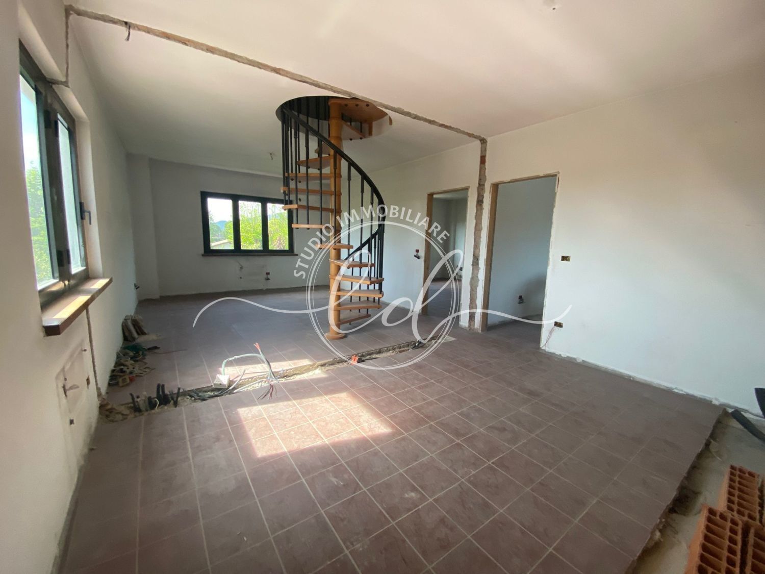 Immagine 18 di Porzione di casa in vendita  a Pietrasanta