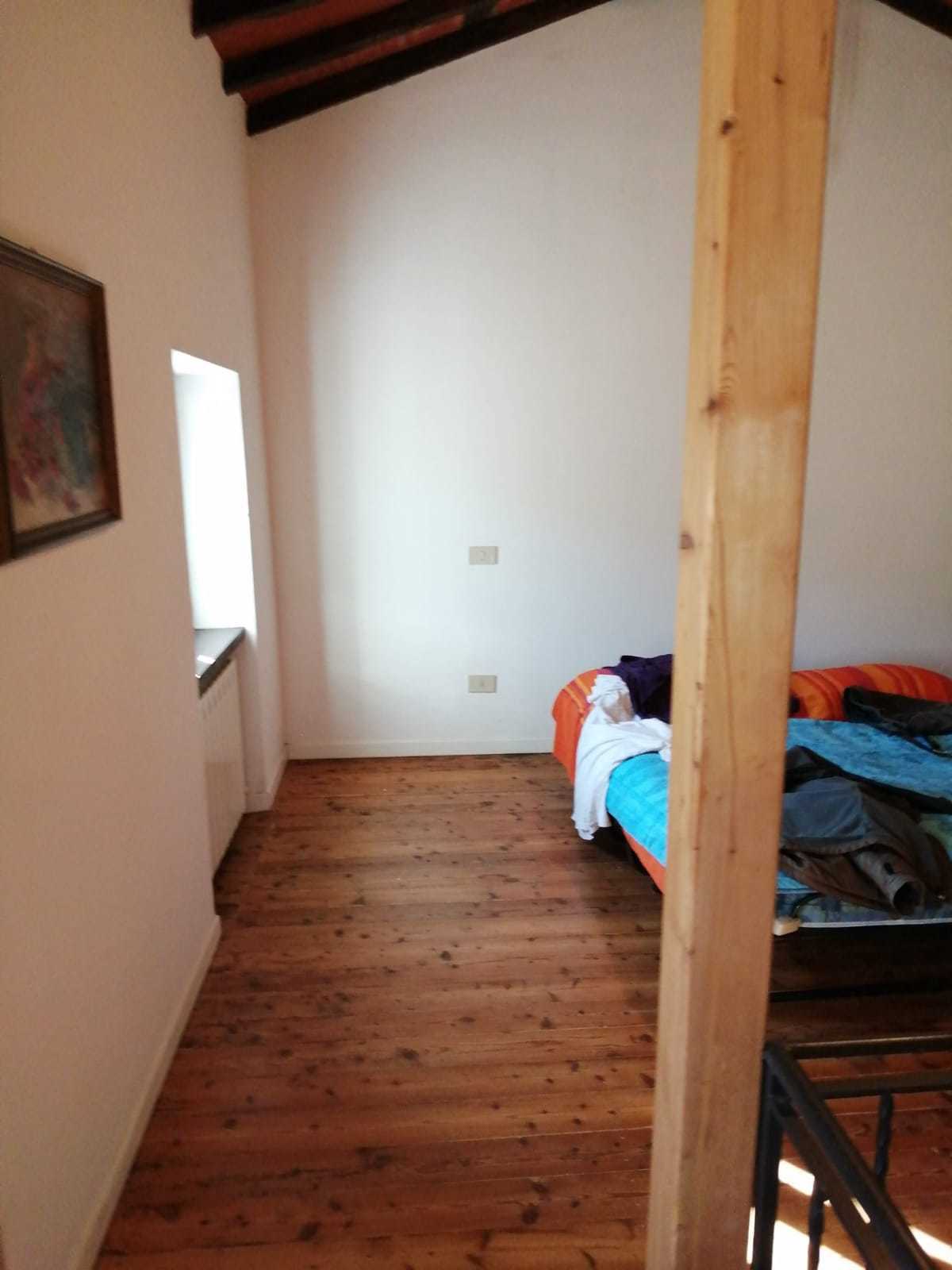 Immagine 45 di Porzione di casa in vendita  a Seravezza