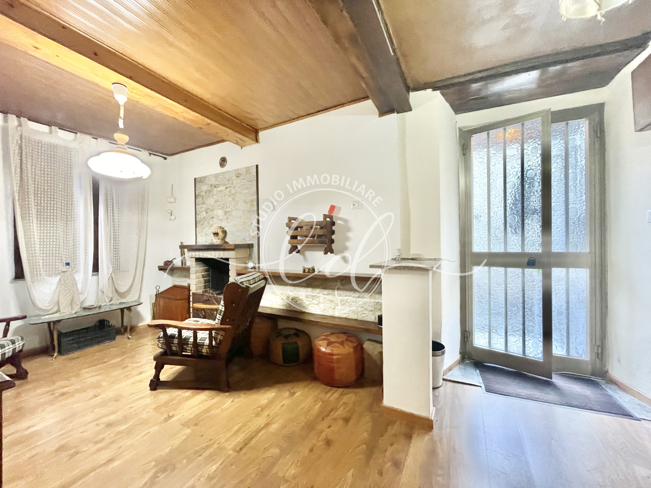 Immagine 11 di Porzione di casa in vendita  a Stazzema