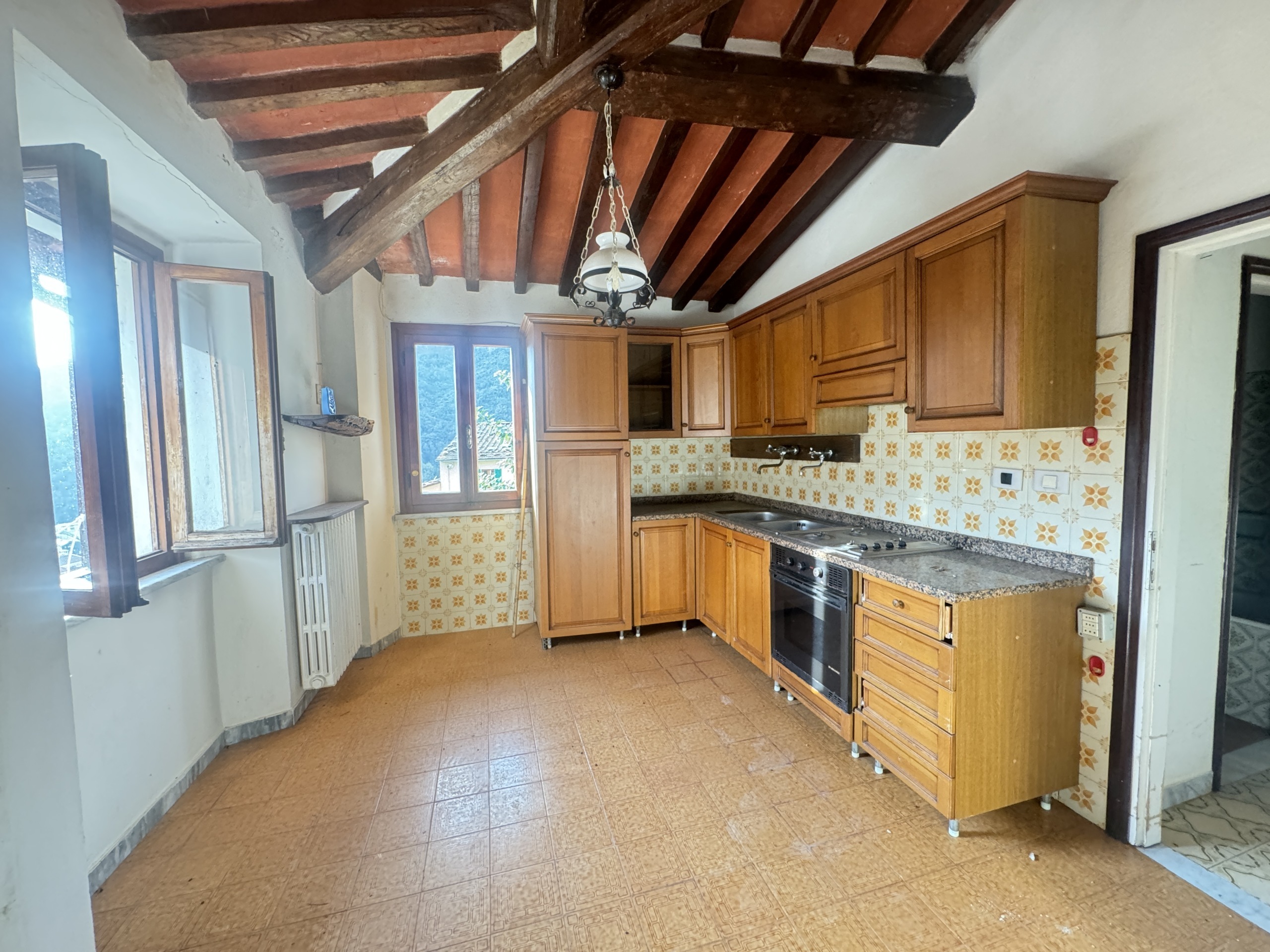 Immagine 15 di Porzione di casa in vendita  a Seravezza