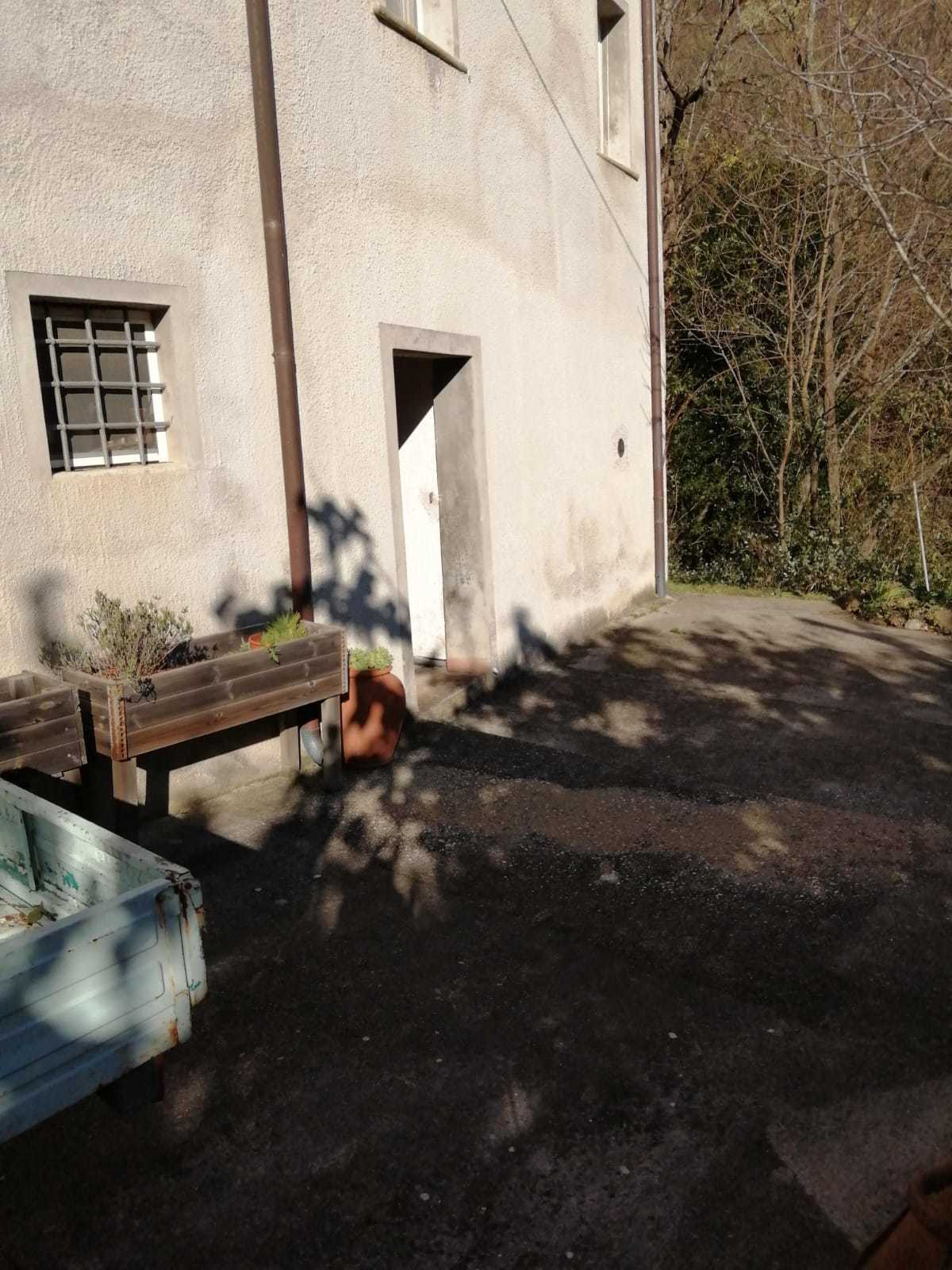 Immagine 4 di Porzione di casa in vendita  a Seravezza