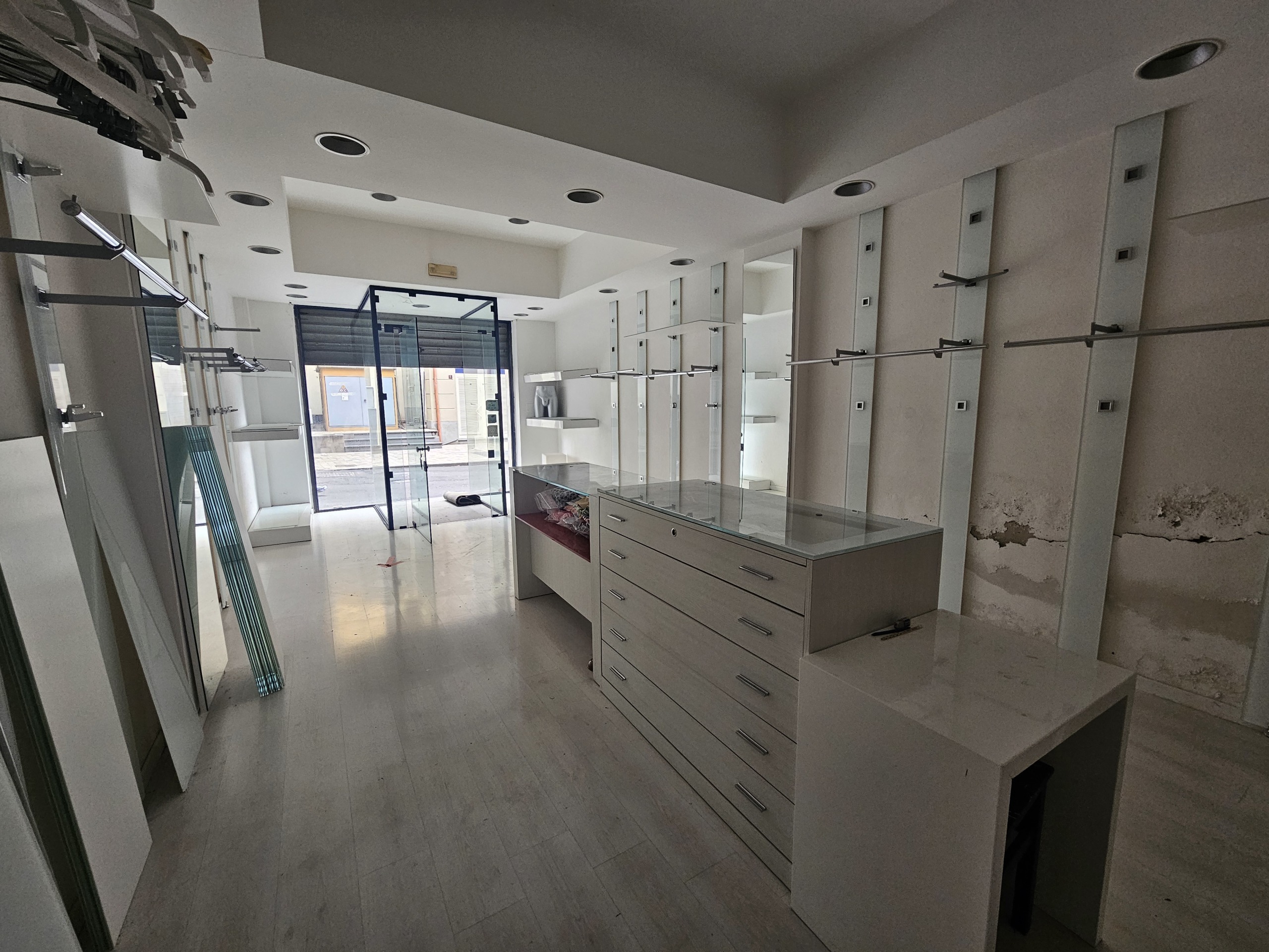 Immagine 6 di Locale commerciale in vendita  in Via Pietro Gori 32 a Sarzana