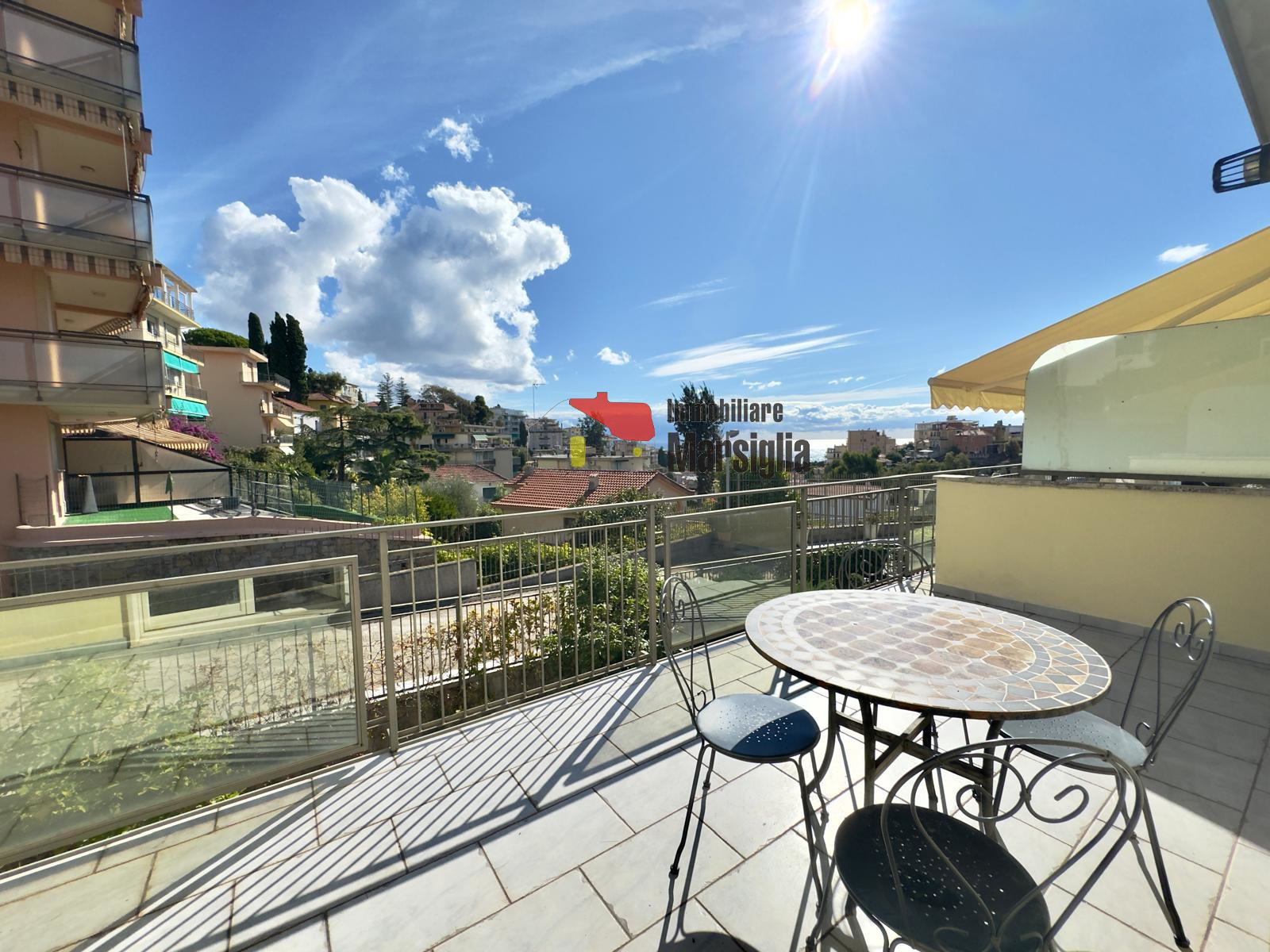 Immagine 13 di Bilocale in vendita  in Via Franco Alfano 35 a San Remo