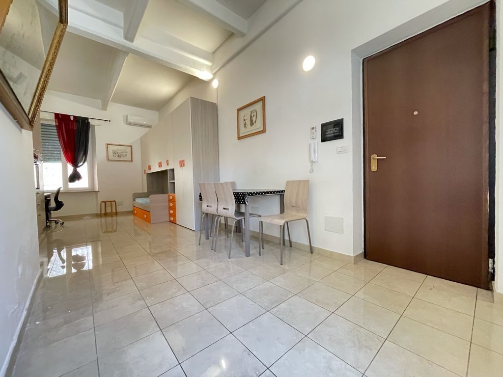 Immagine 6 di Palazzo in vendita  a Torino