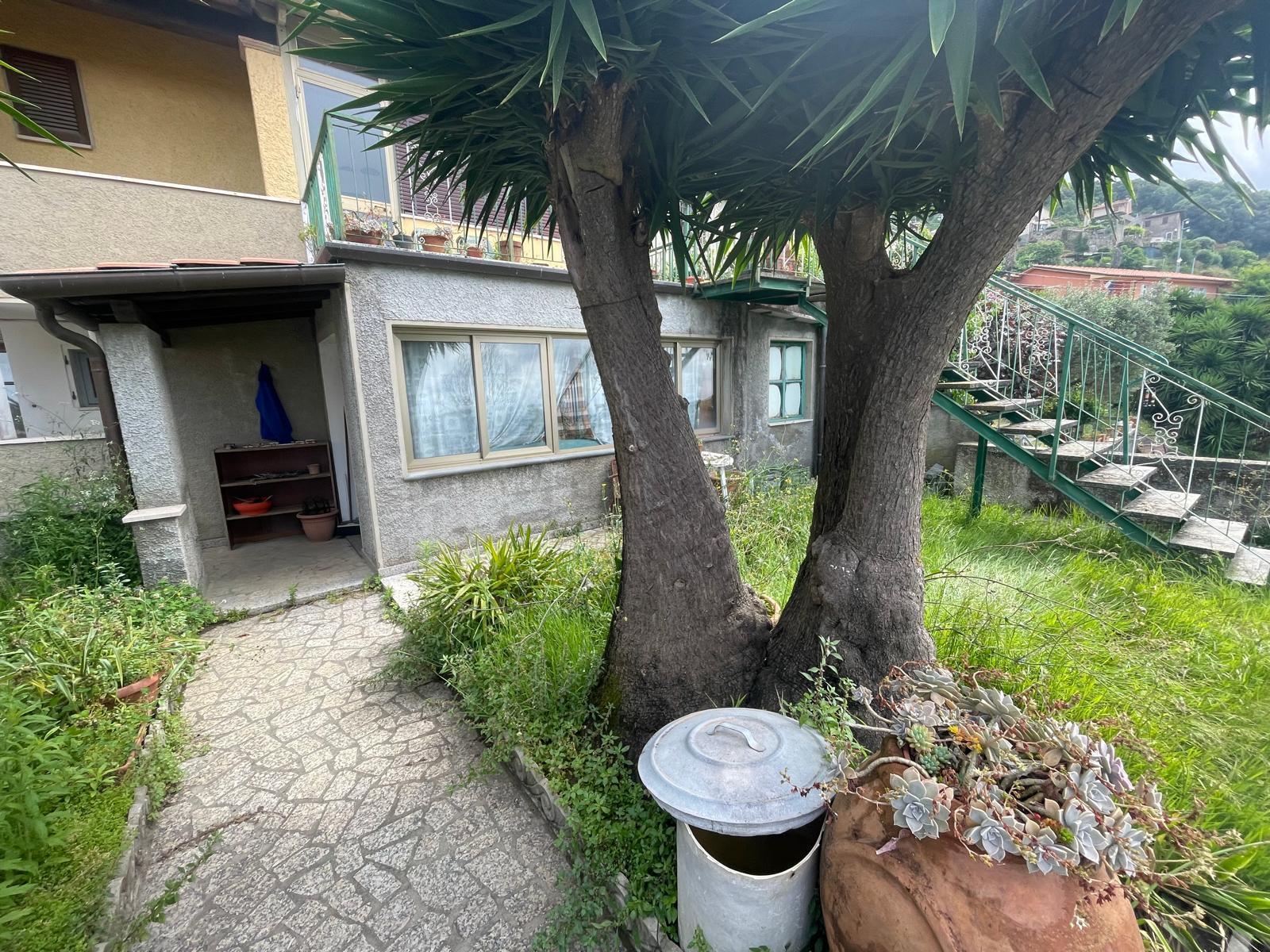 Immagine 5 di Porzione di casa in vendita  a Pietrasanta