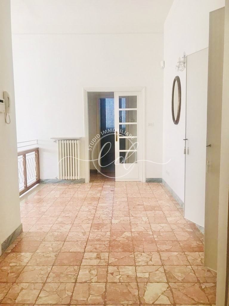 Immagine 22 di Villa in affitto  a Camaiore