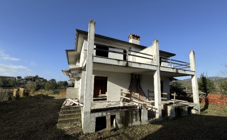 Immagine 4 di Porzione di casa in vendita  a Camaiore