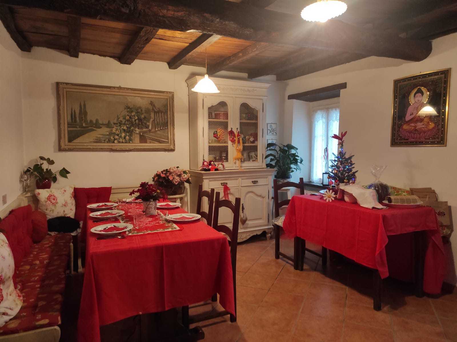 Immagine 1 di Porzione di casa in vendita  a Seravezza