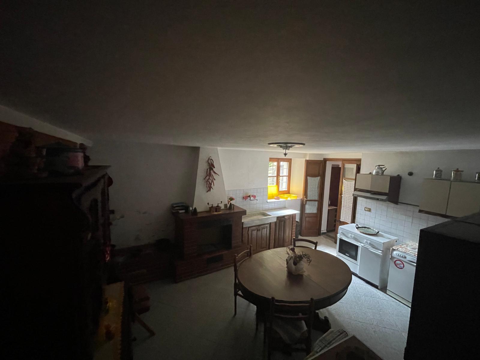 Immagine 23 di Porzione di casa in vendita  a Pietrasanta