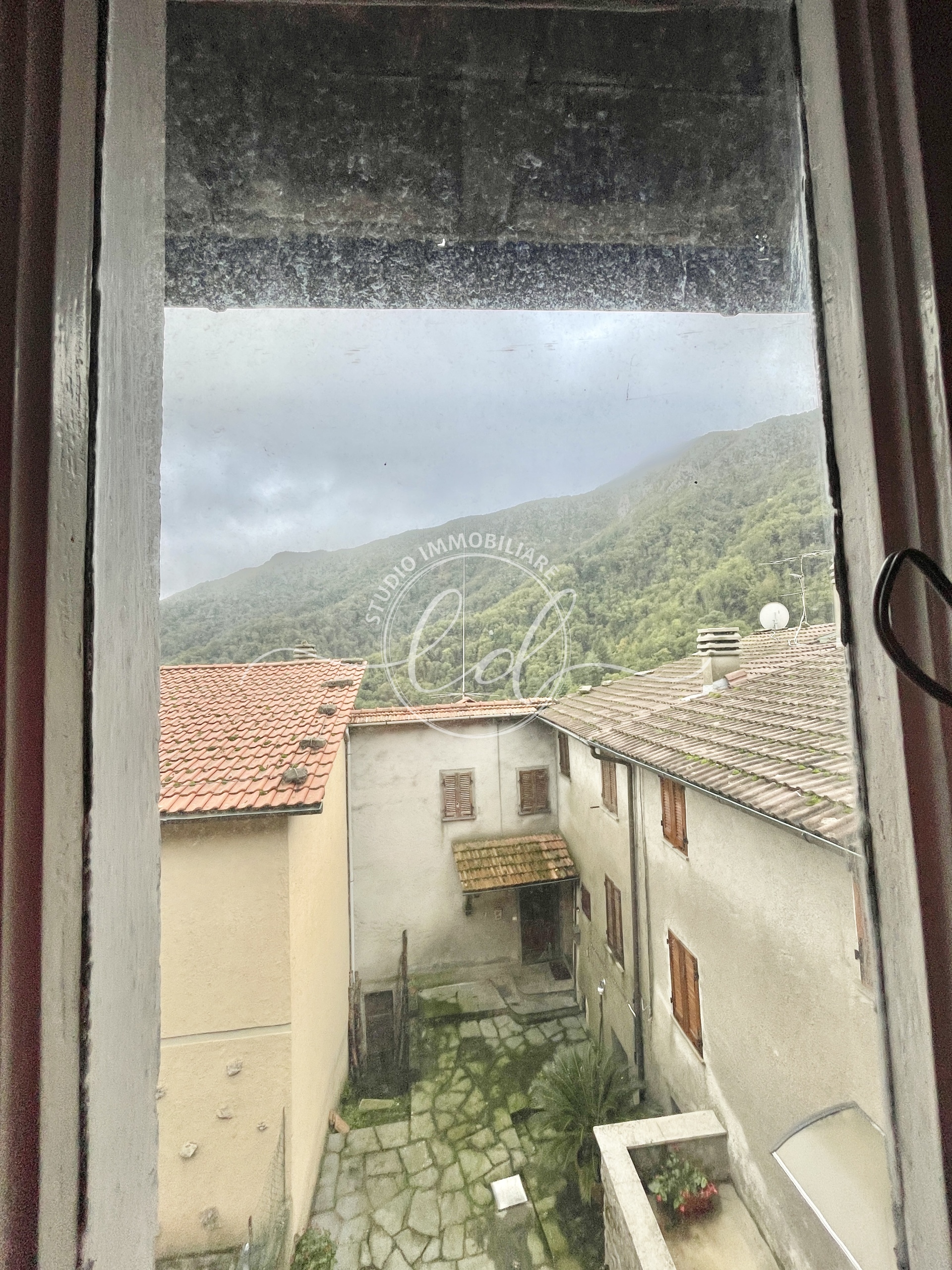 Immagine 24 di Porzione di casa in vendita  a Stazzema