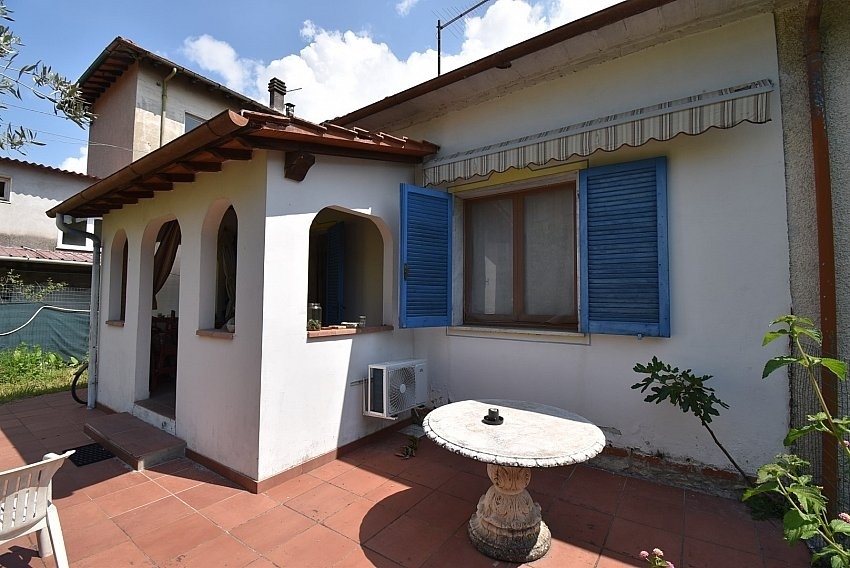 Immagine 2 di Porzione di casa in vendita  a Forte Dei Marmi