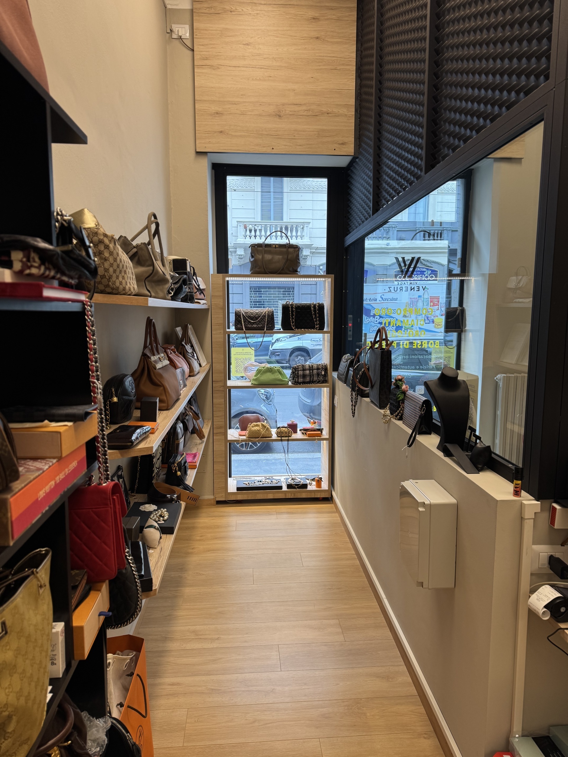 Immagine 3 di Attività commerciale in vendita  in via Plinio 12 a Milano