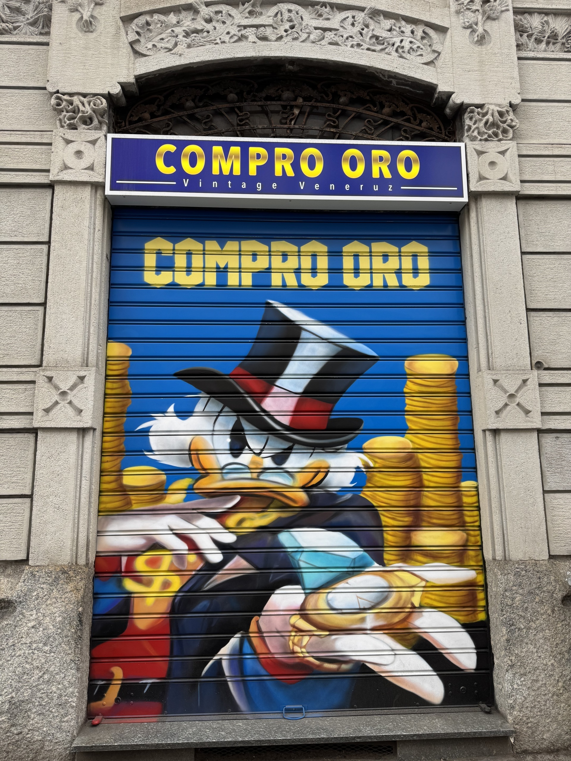 Immagine 1 di Attività commerciale in vendita  in via Plinio 12 a Milano