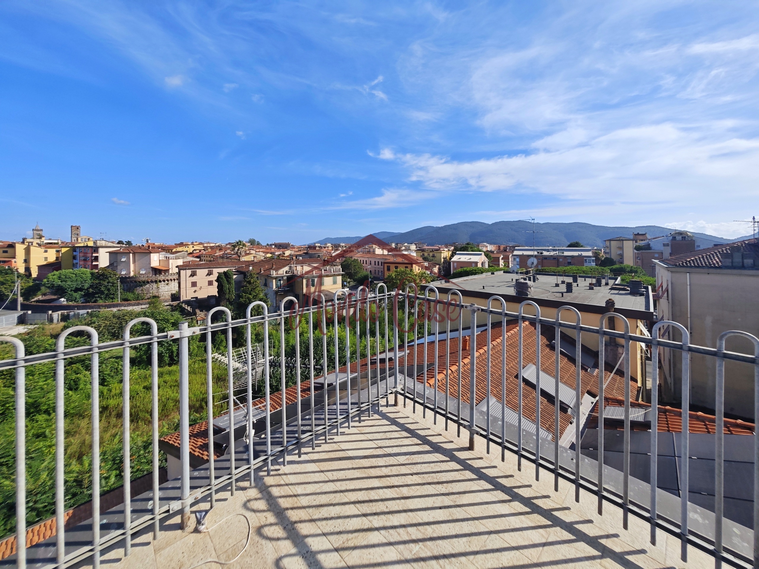 Immagine 72 di Attico in vendita  in Via Bertoloni 2 a Sarzana