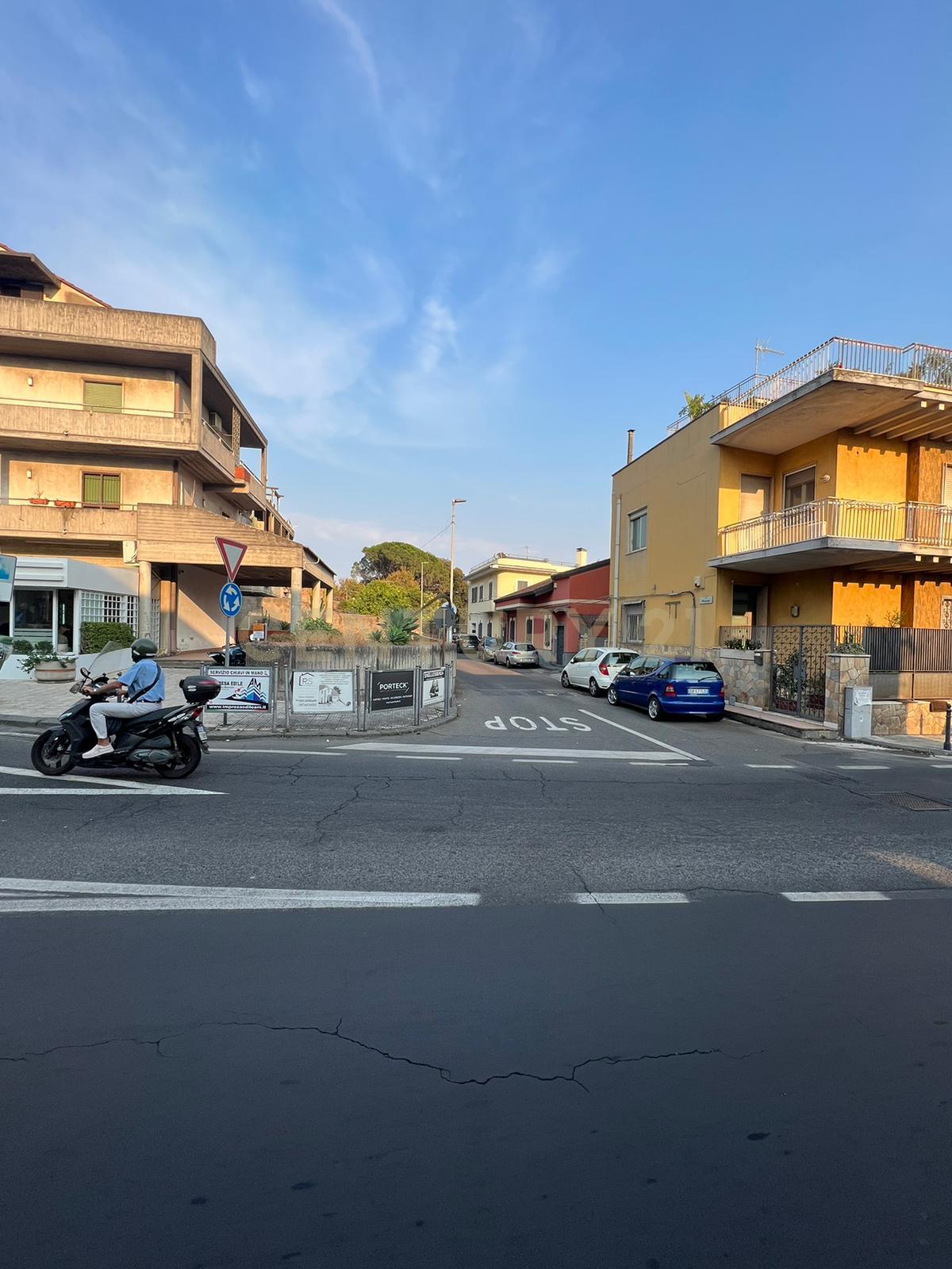 Immagine 2 di Garage in vendita  in Via Moncada 1 a Sant'agata Li Battiati