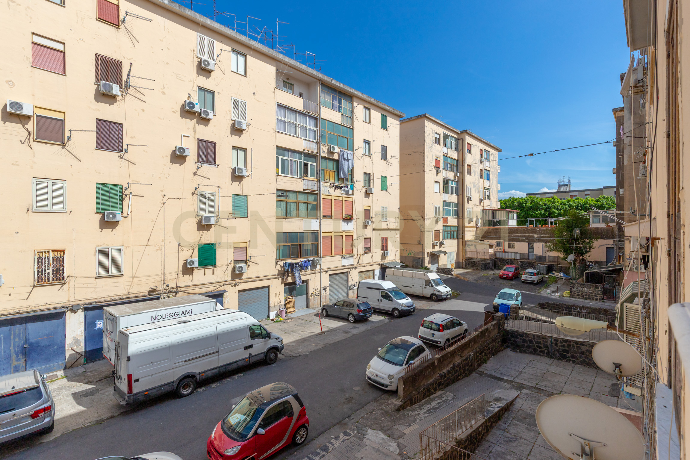 Immagine 29 di Quadrilocale in vendita  in Via dell'Adamello 17 a Catania