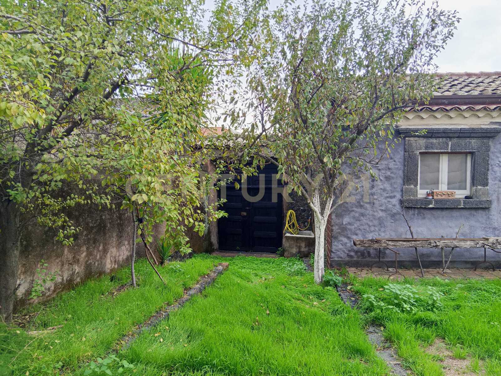 Immagine 72 di Villa in vendita  in Via Calvario 43 a Mascalucia