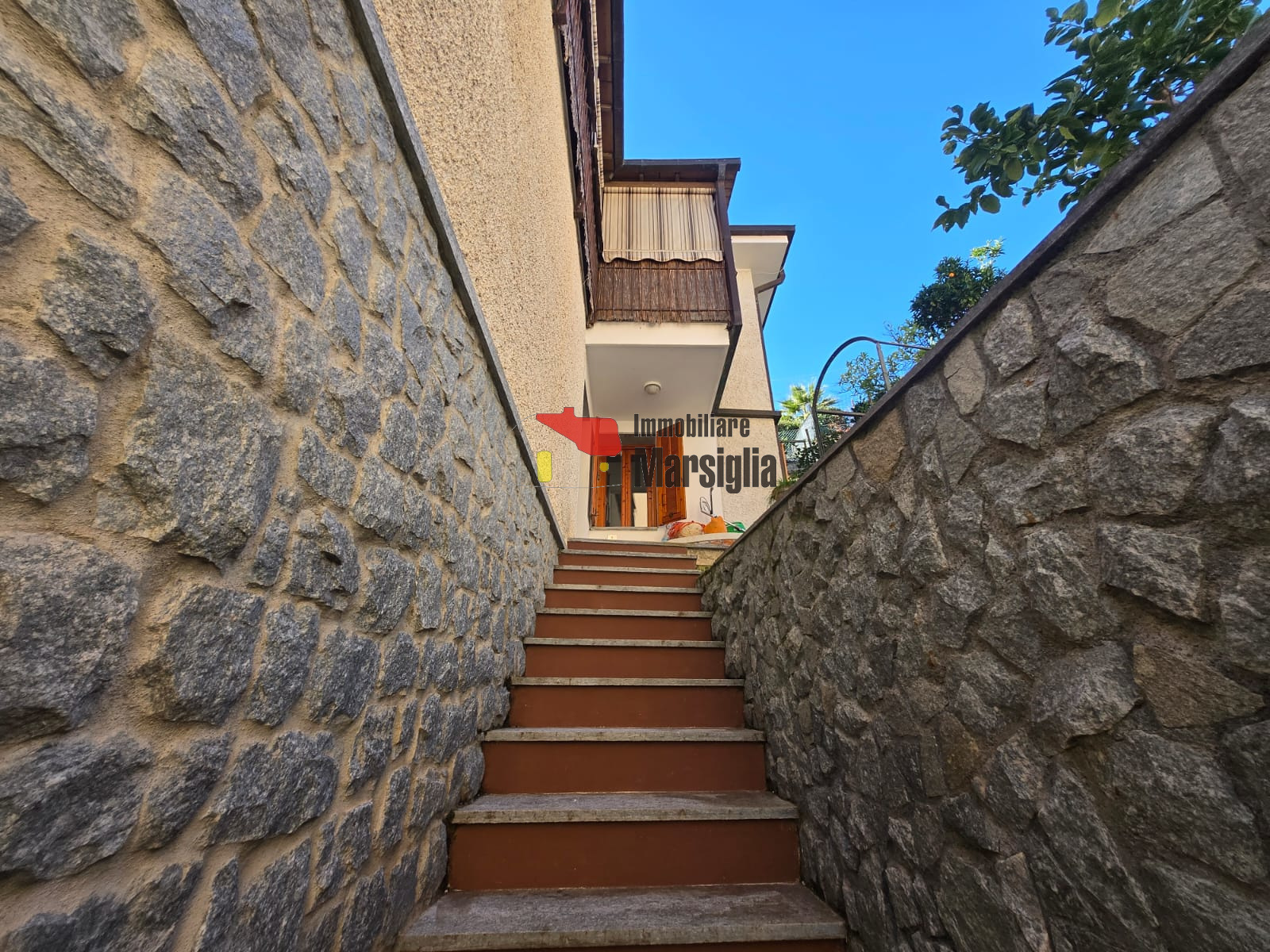 Immagine 5 di Bilocale in vendita  in Via Galileo Galilei 147 a San Remo