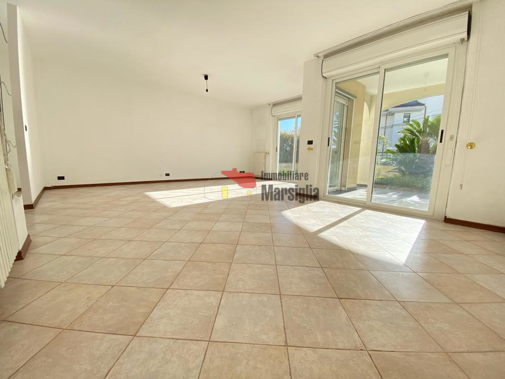 Immagine 7 di Quadrilocale in vendita  in Strada Solaro 88 a San Remo