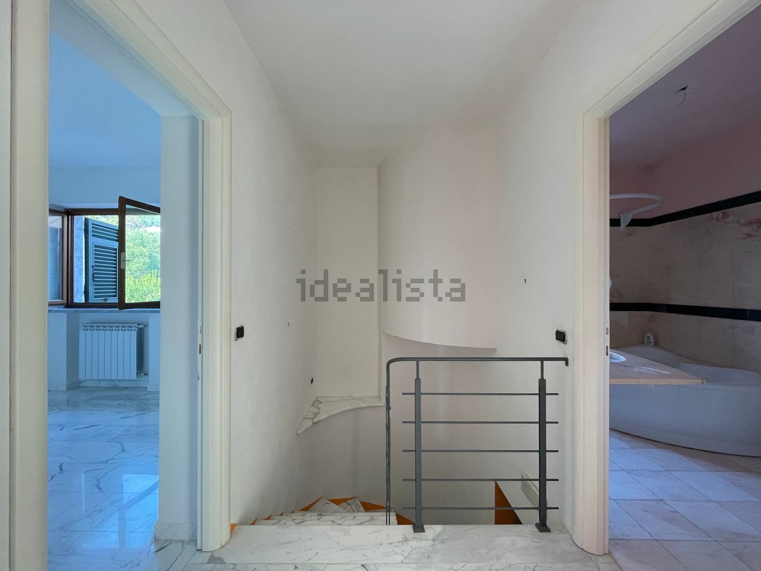 Immagine 25 di Terratetto in vendita  a Sarzana