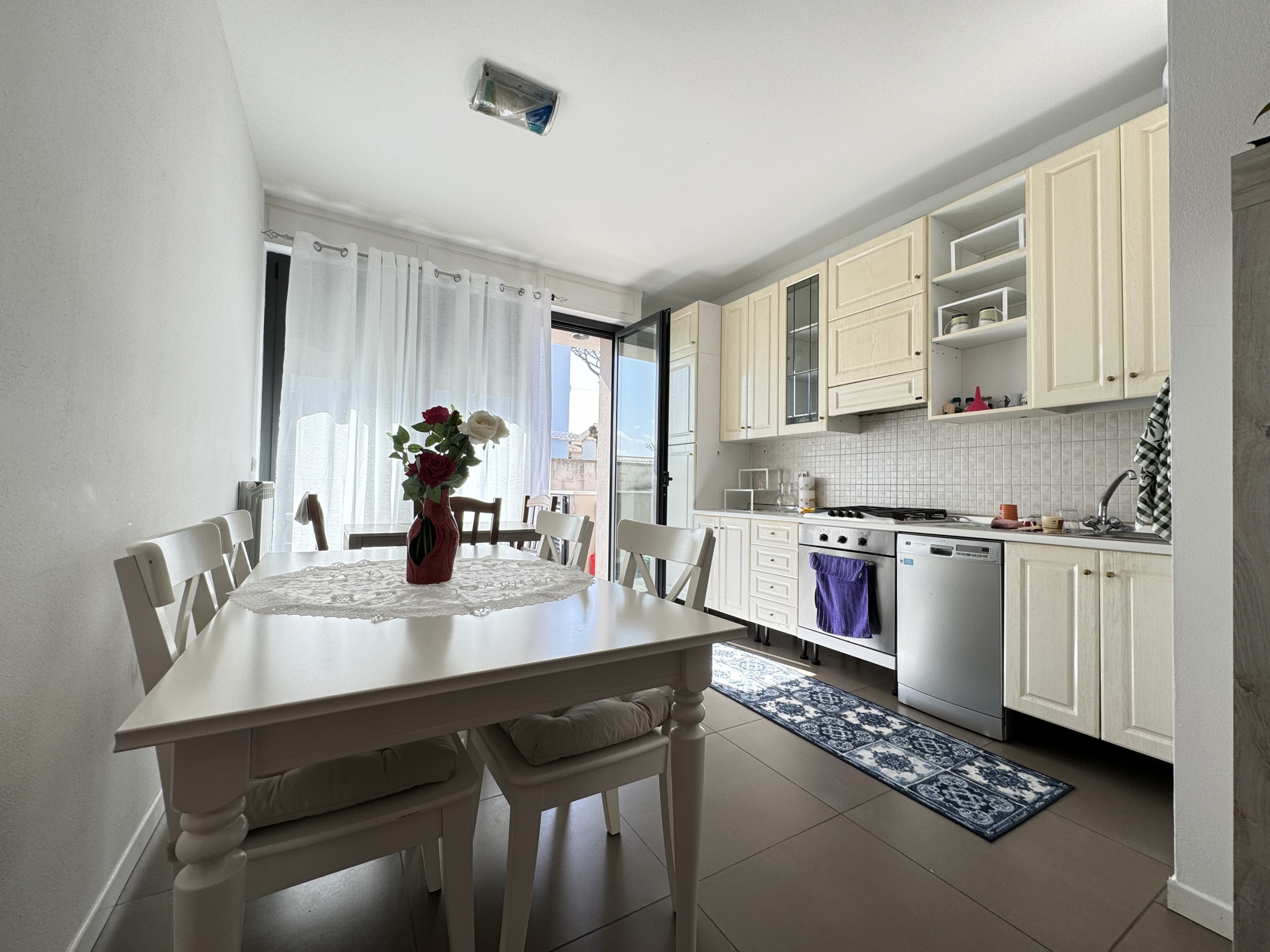 Immagine 2 di Quadrilocale in affitto  a Camaiore