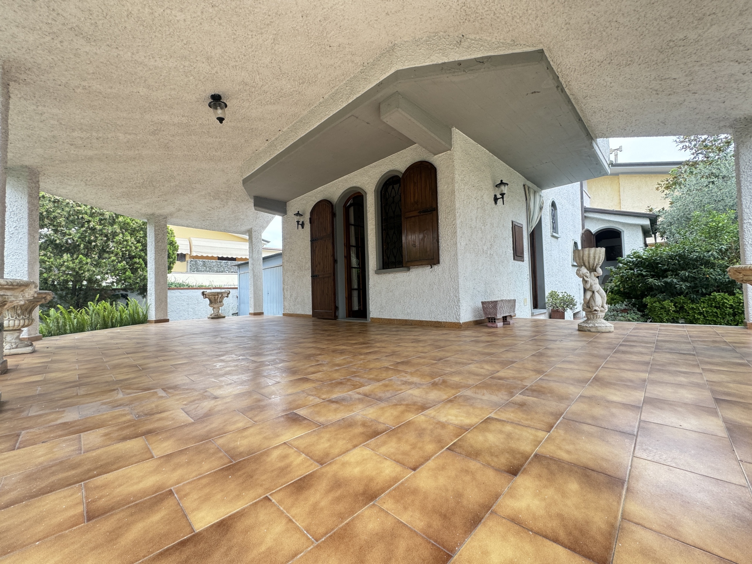 Immagine 3 di Casa indipendente in vendita  a Viareggio