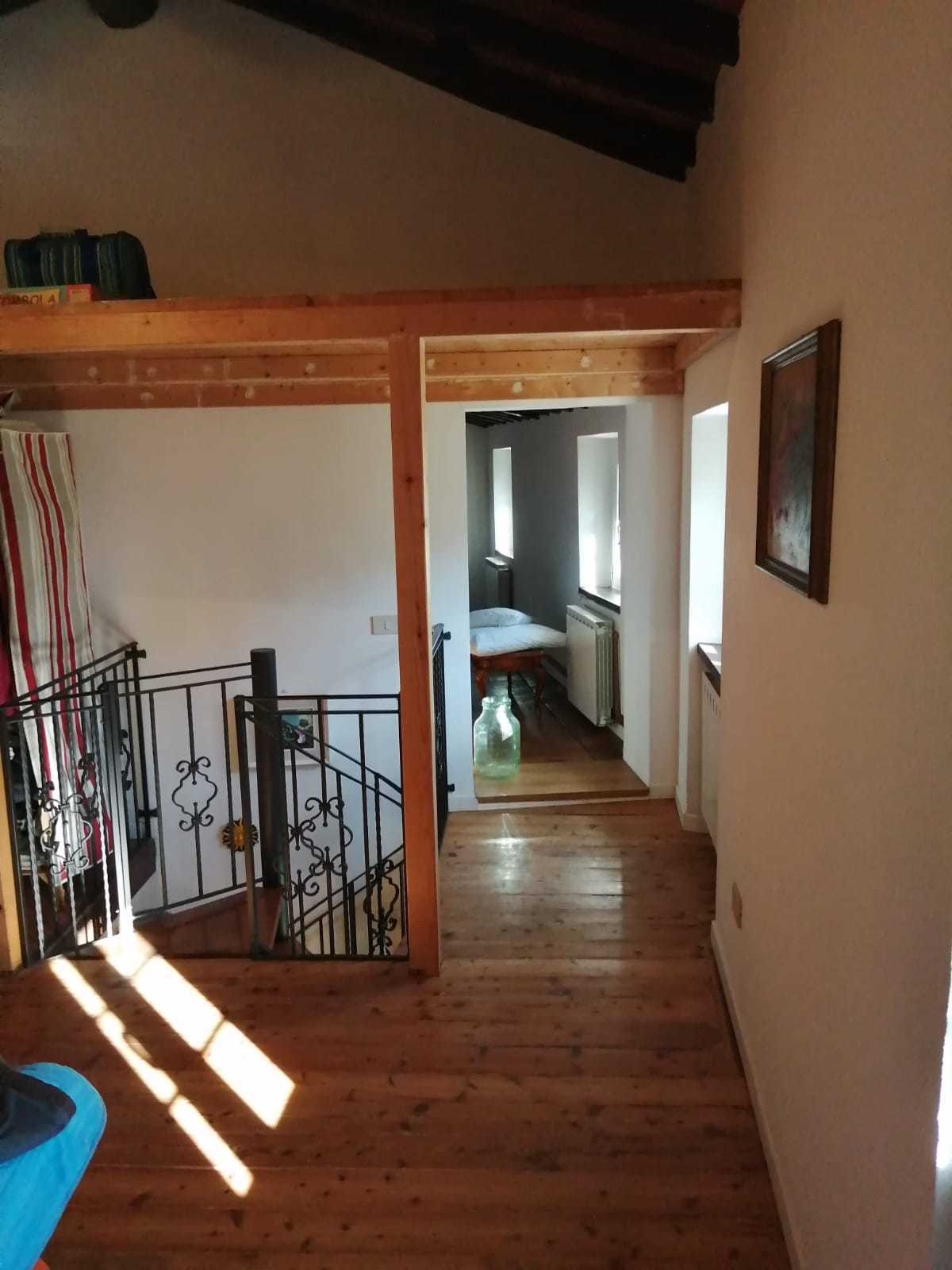 Immagine 43 di Porzione di casa in vendita  a Seravezza