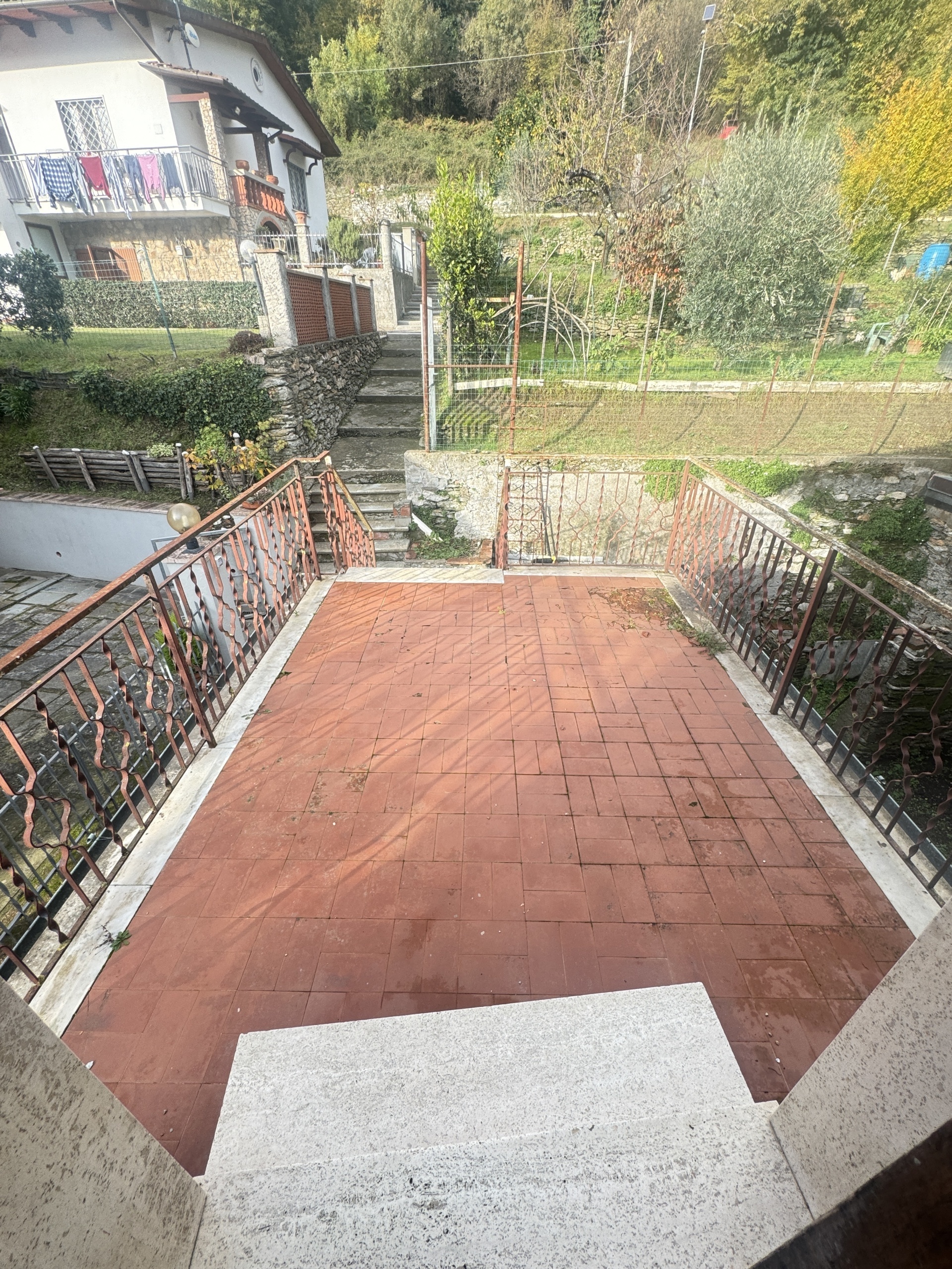 Immagine 21 di Porzione di casa in vendita  a Seravezza