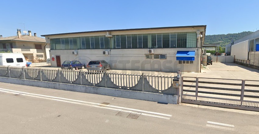 Immagine 2 di Attività artigianale in vendita  in Via Natta 17 a Brendola