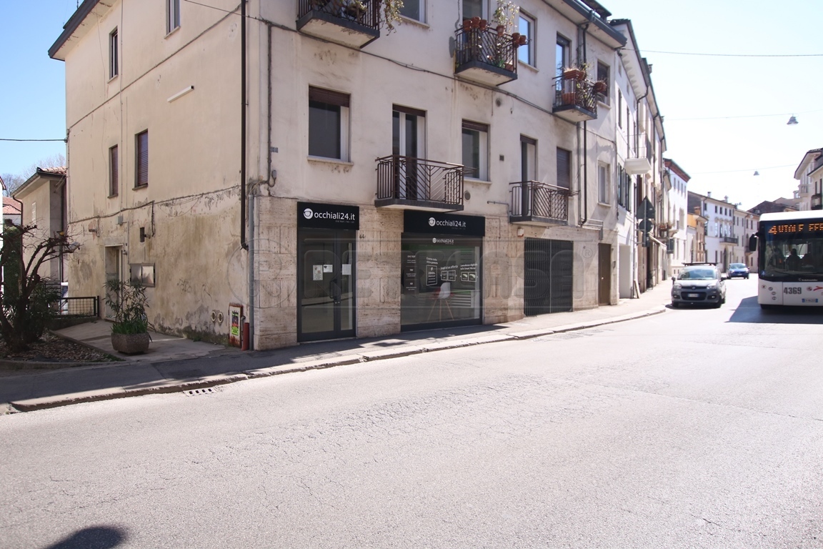 Immagine 4 di Locale commerciale in vendita  in Contrà s. Francesco a Vicenza