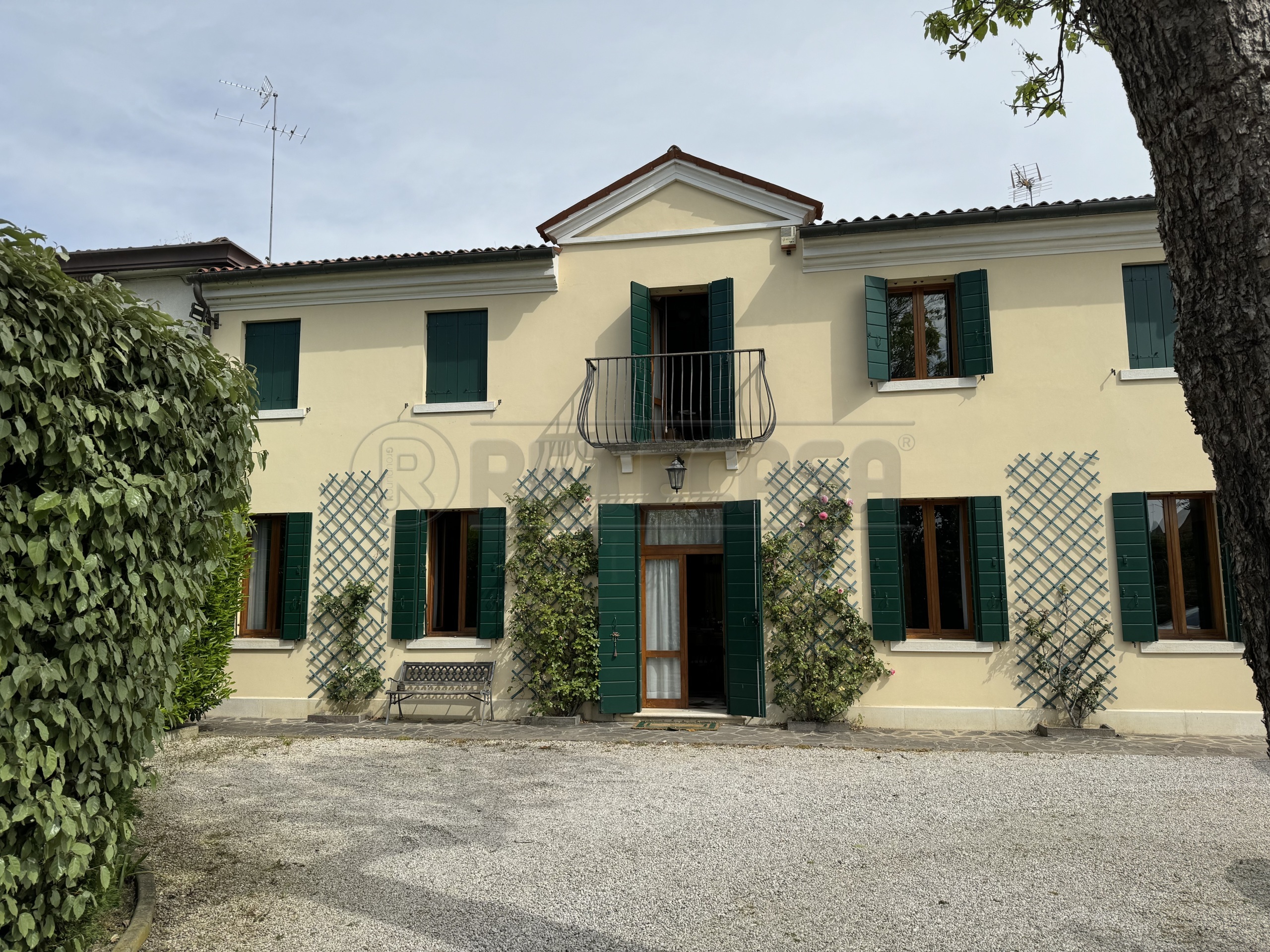 Immagine 1 di Villa in vendita  a Mirano