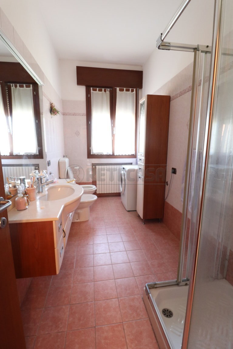 Immagine 16 di Villa in vendita  a Bondeno